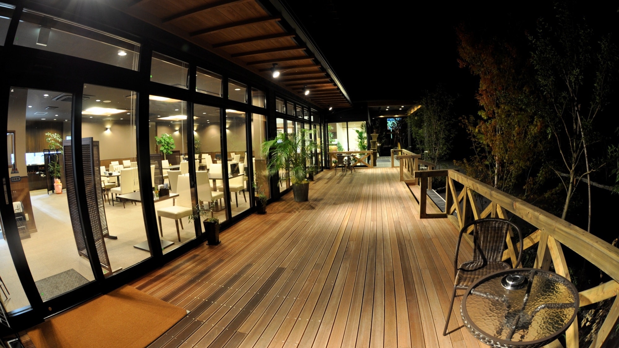 [Facilities/Restaurant/Terrace Seating]