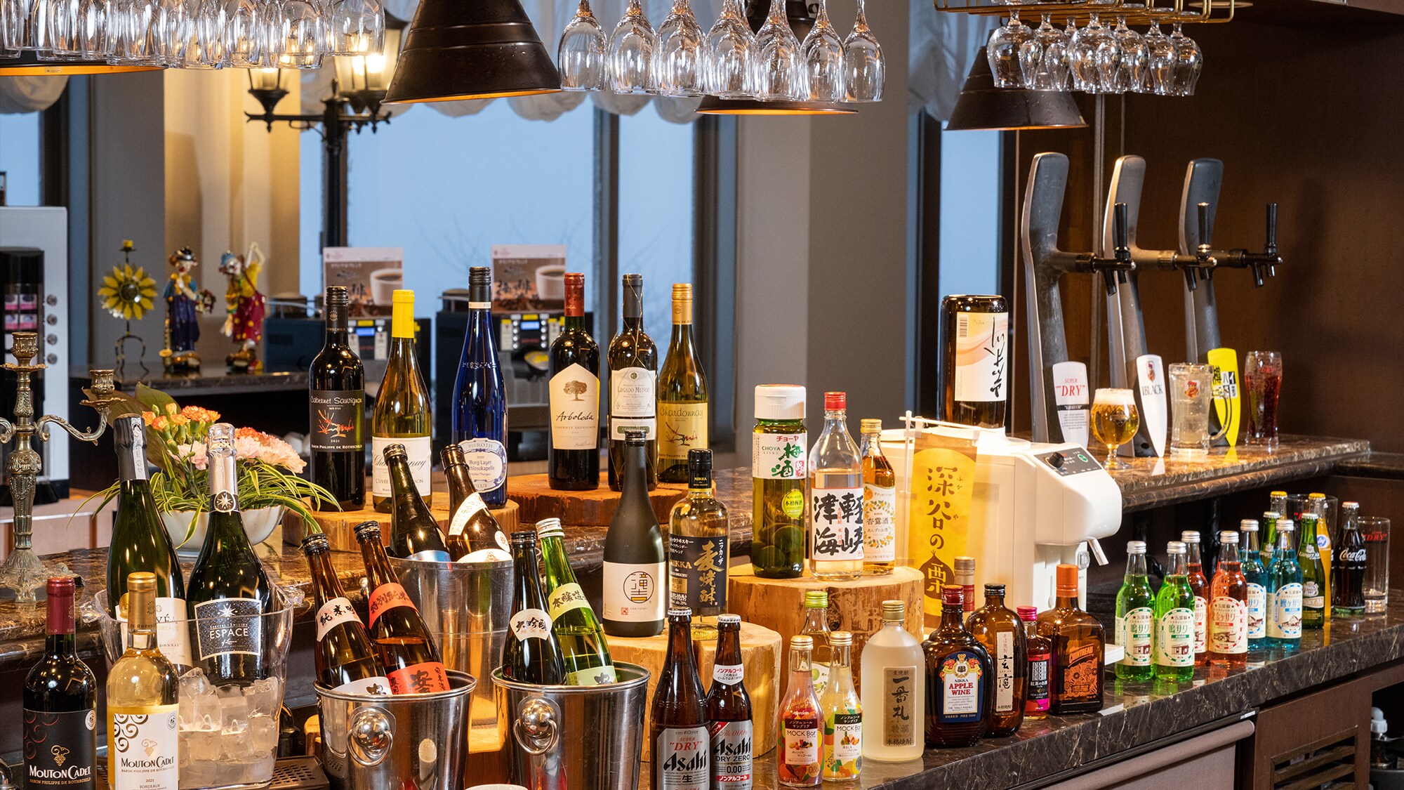 An example of a drink corner at dinner
