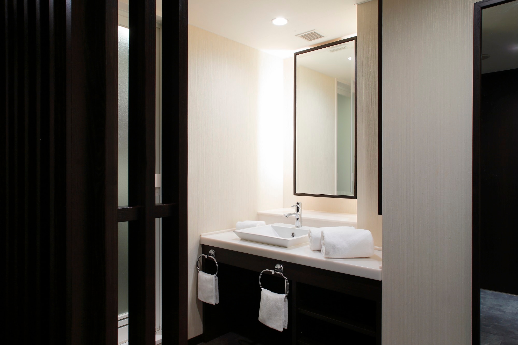 Non-smoking Japanese-Western room 50㎡ A type washroom example (you cannot choose the room type. Thank you for your understanding.)