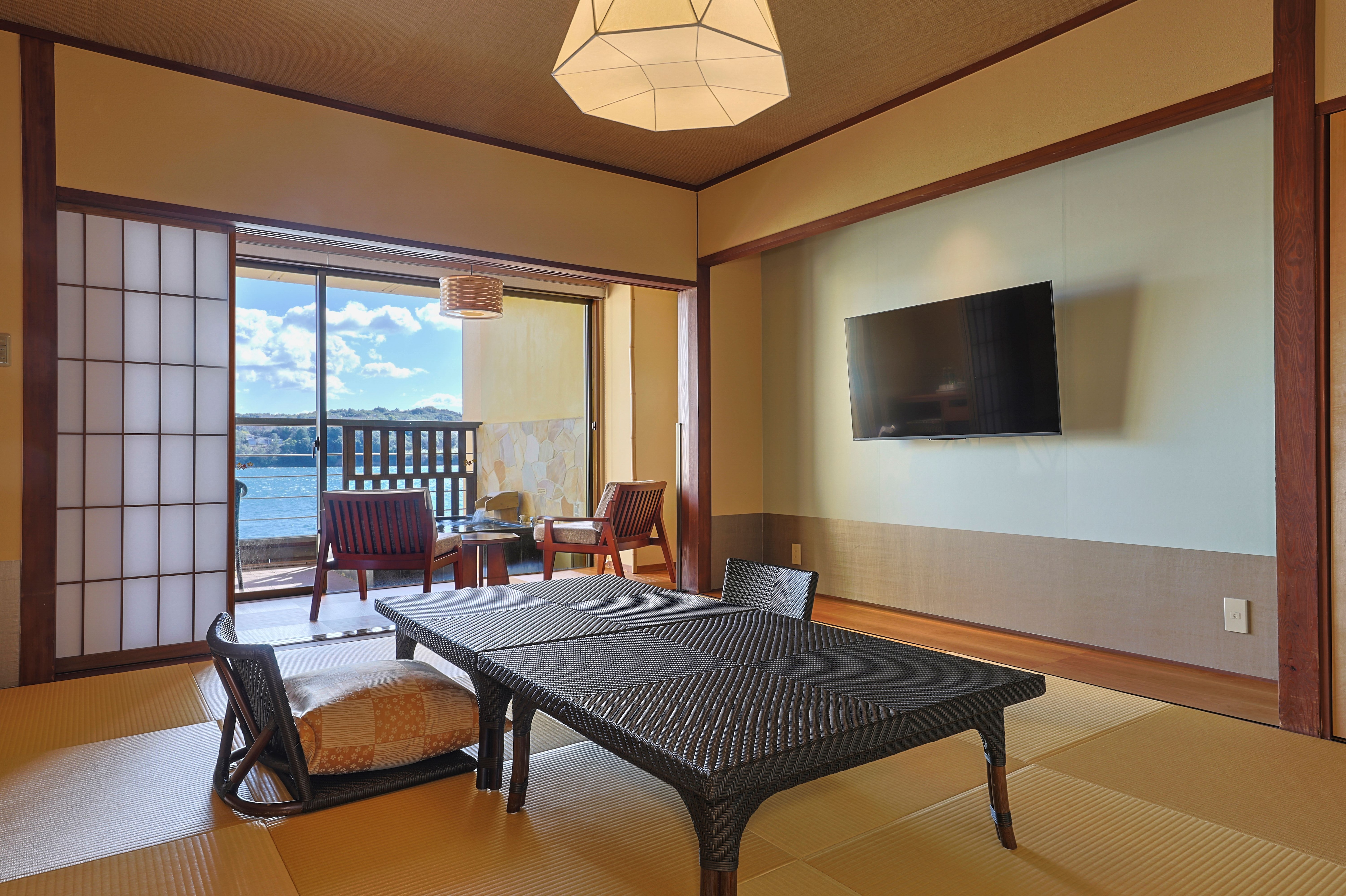 Japanese-style room (10 tatami mats)