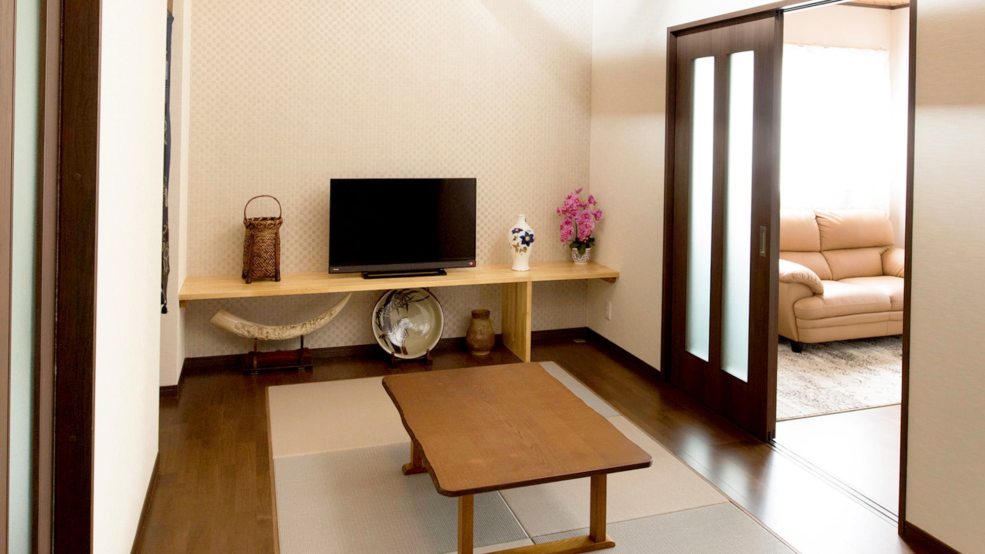 ・[100% free-flowing natural hot spring with rock open-air bath] Annex/Japanese modern guest room