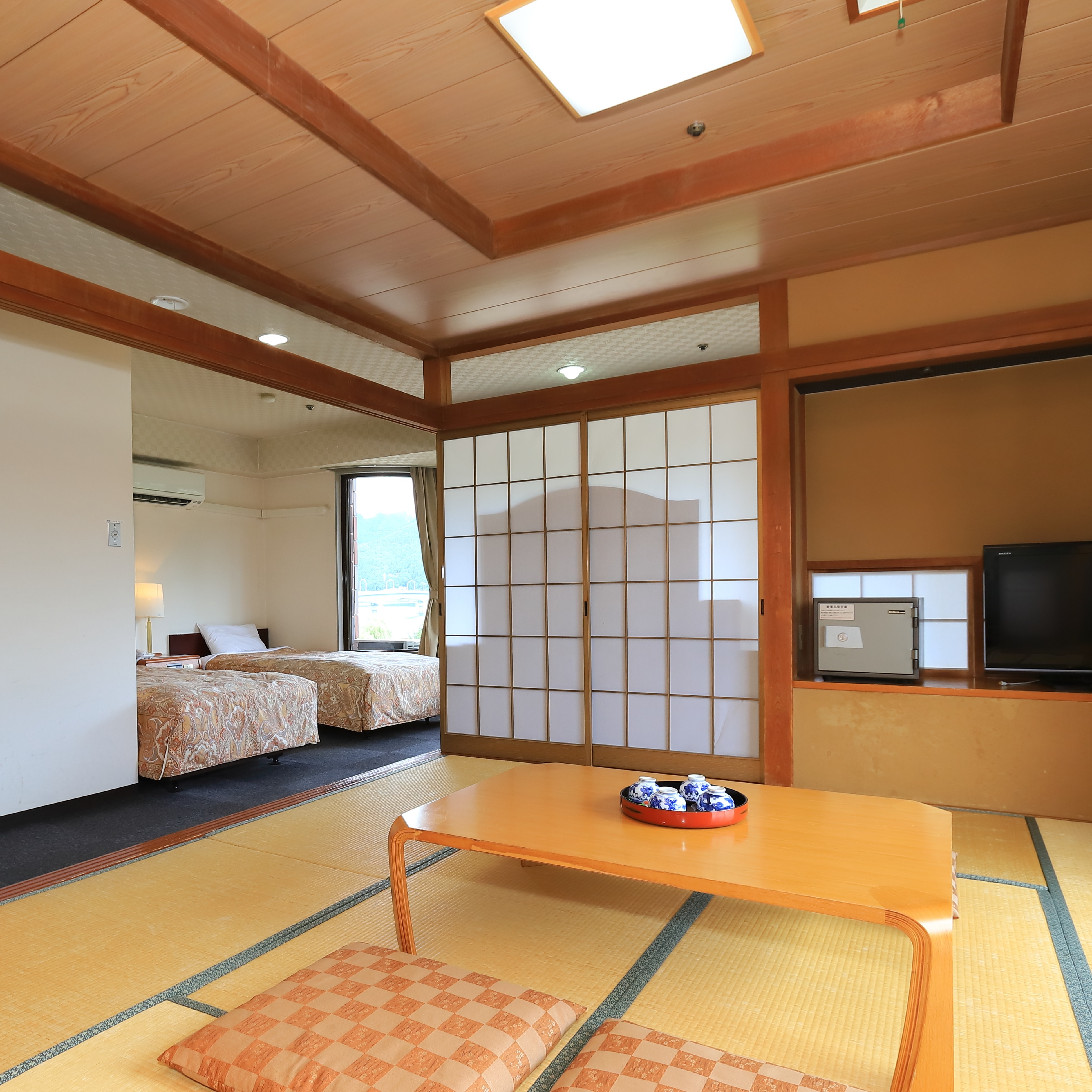 ห้องพักสไตล์ญี่ปุ่น-ตะวันตกพร้อมเตียงแฝด + เสื่อทาทามิ 10 ผืน