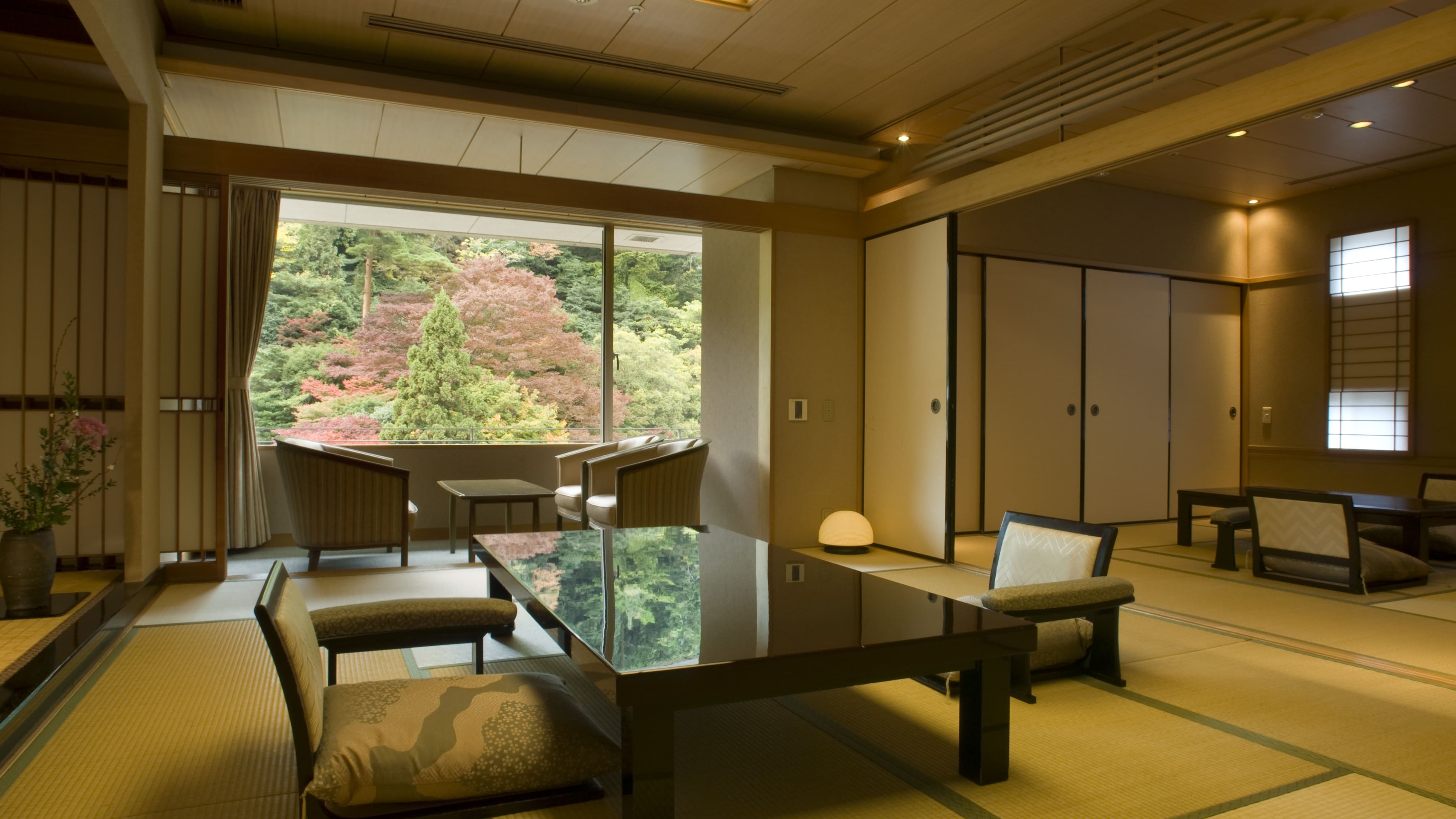 [Square room commitment] Elegant Japanese-style room ◆ 12 tatami mats + 8 tatami mats + wide rim (10㎡): Capacity 2 to 6 people
