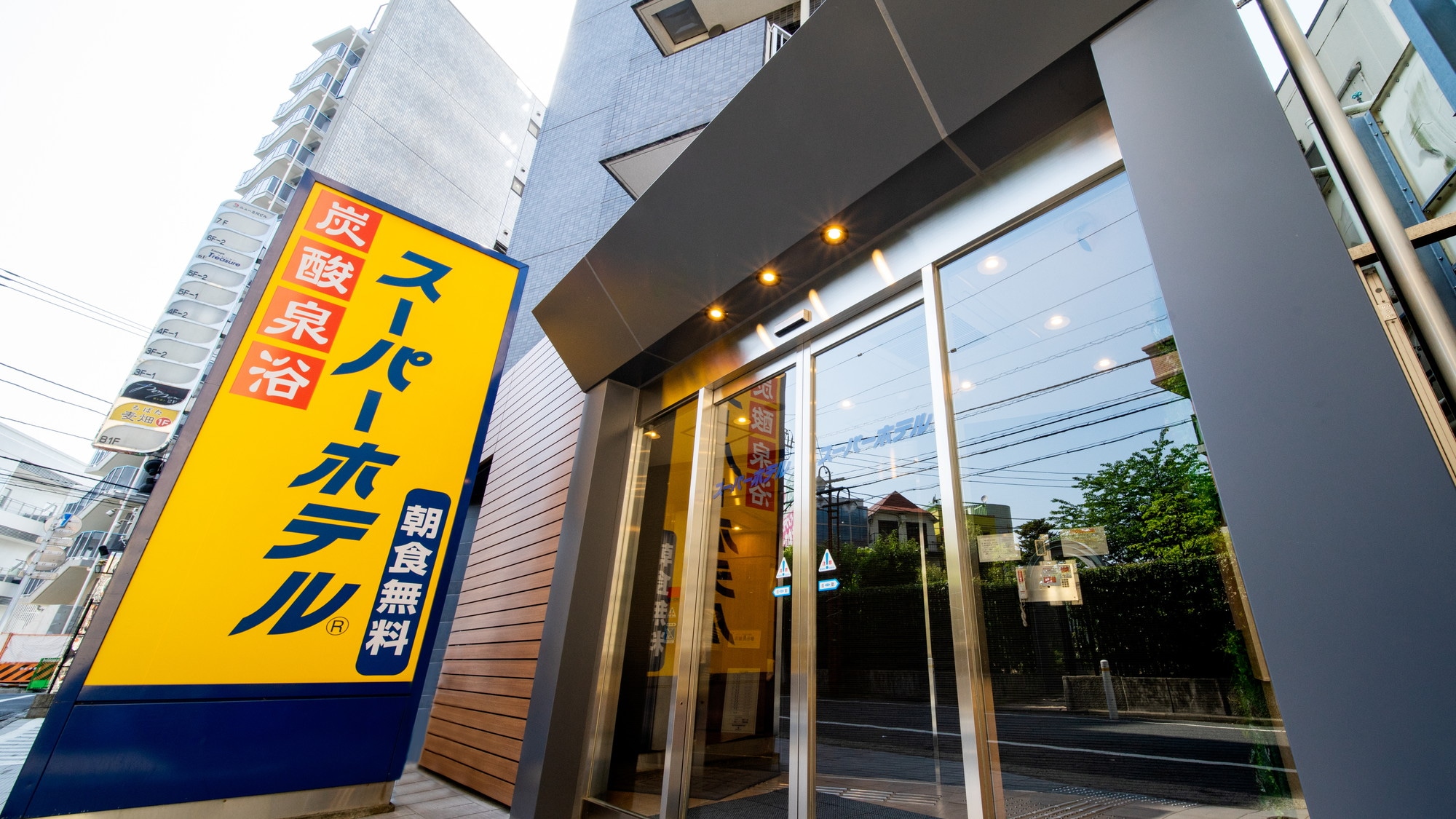 こちらからお入りください