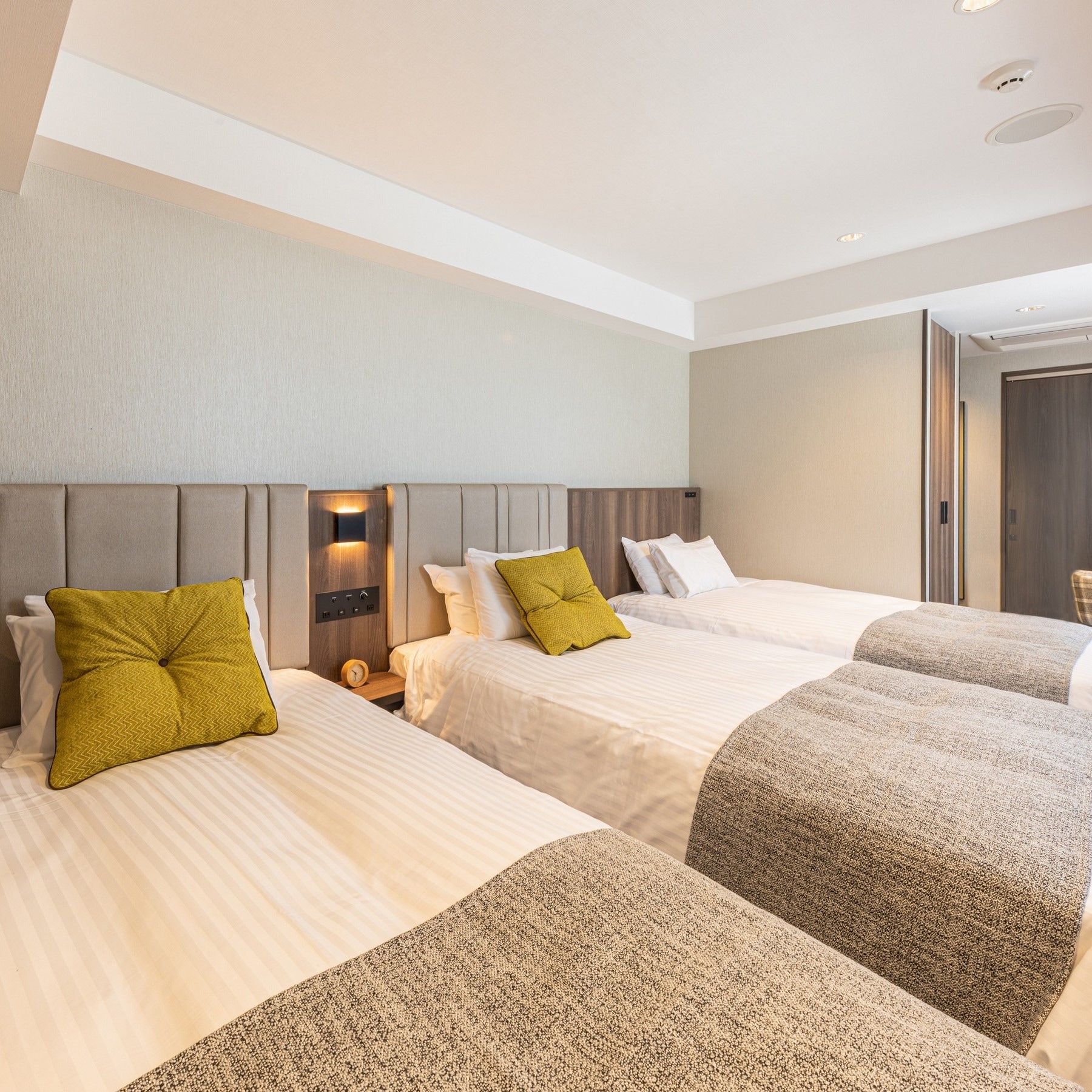Superior twin + sofa bed included