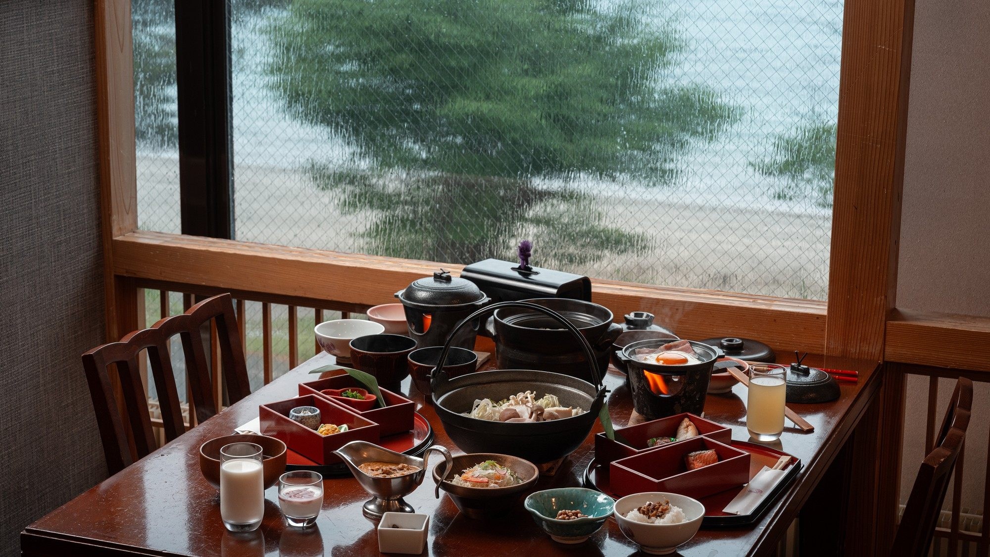 ■早餐示例｜一边眺望田泽湖，一边品尝秋田当地食材。