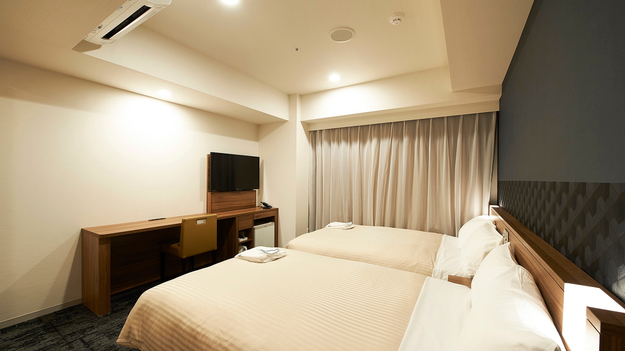 ・[Deluxe twin] 2 Sealy semi-double beds (120 cm wide)