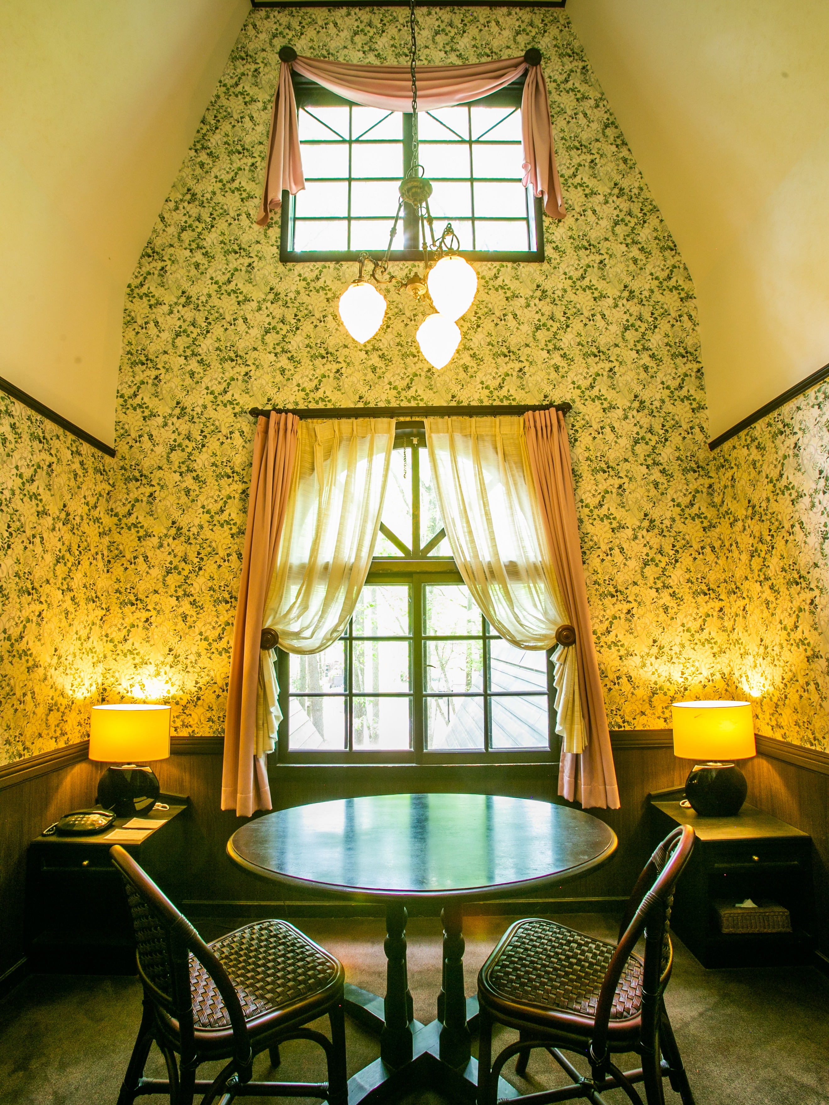 [Executive room with atrium] A twin room of 36 square meters with a bedroom and a living room with an atrium.