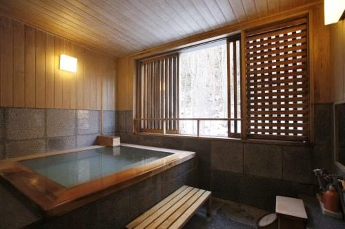 Japanese-style room with observation bath (60 square meters)