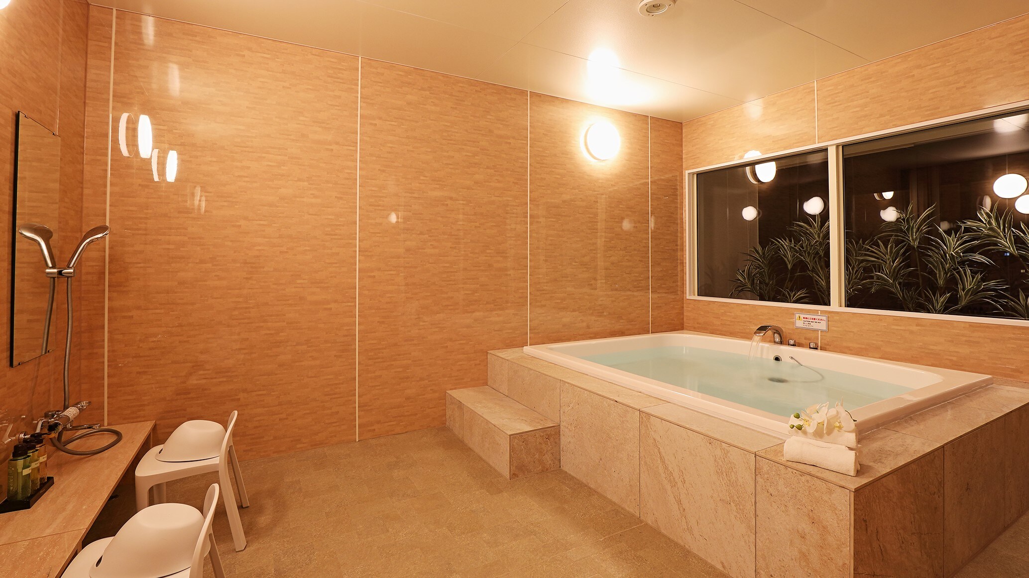 View bath on the top floor / for women