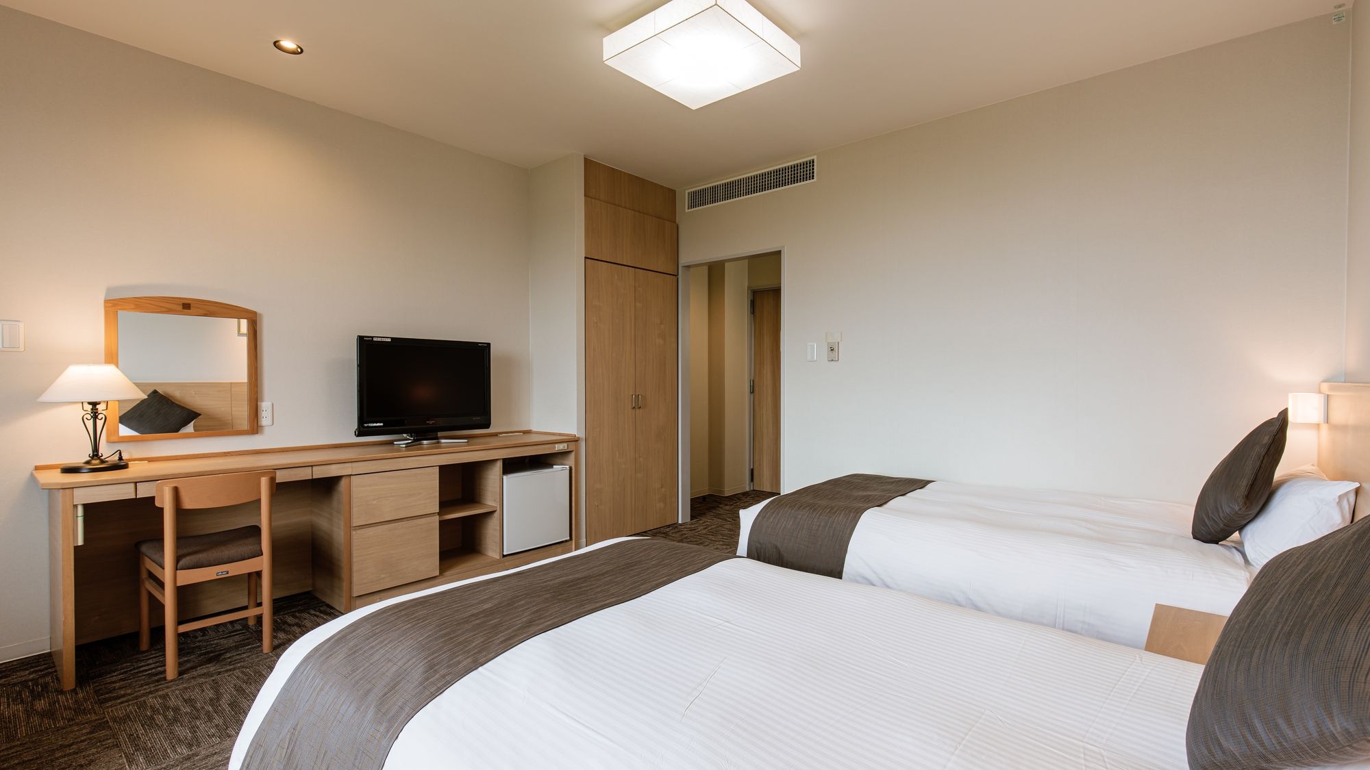 Standard Twin Room (with sofa bed) [28 square meters] With a sofa bed, it can accommodate up to 3 people.