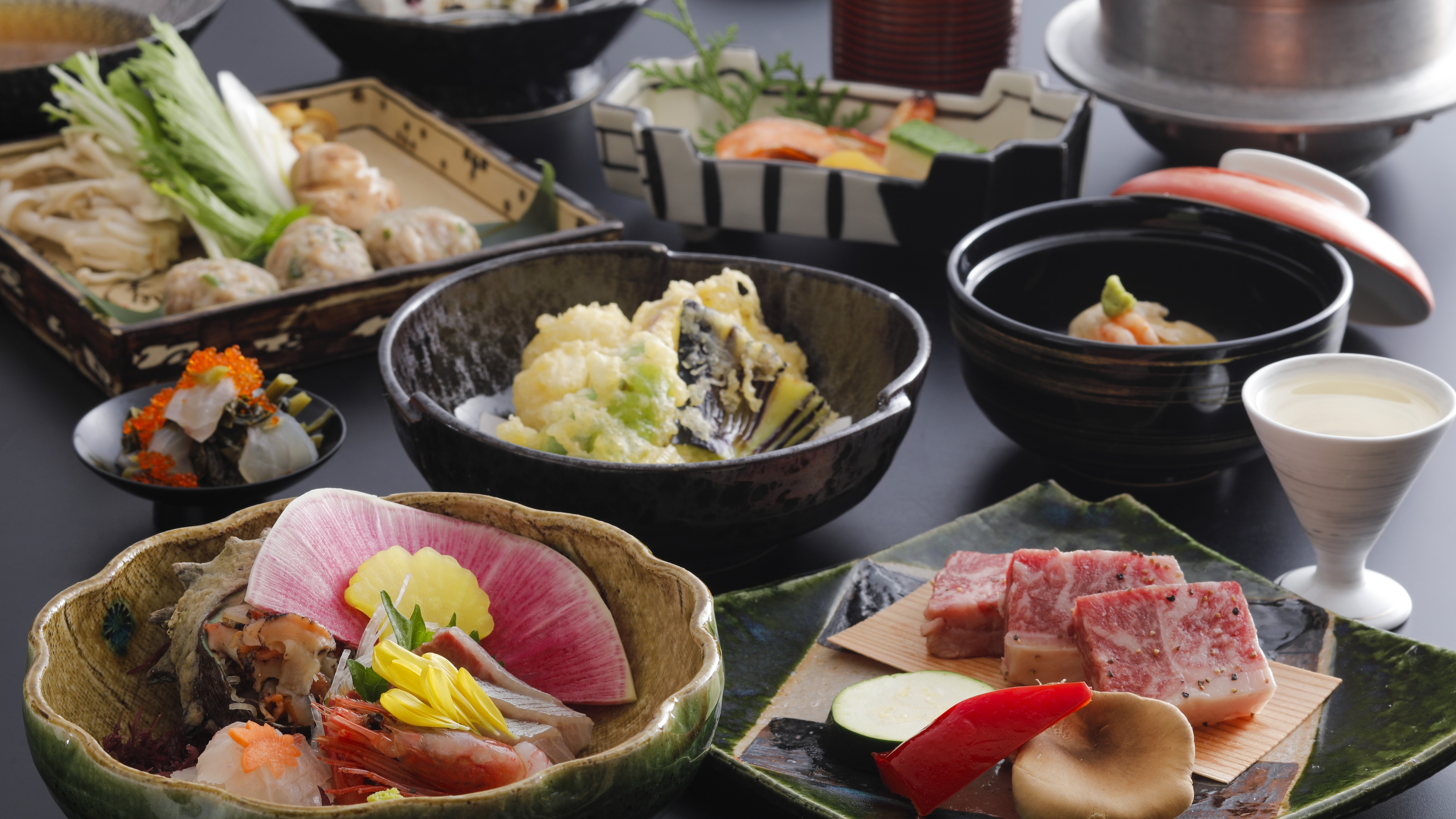 【秋天/茜懷石】海鰻天婦羅、國產牛排、松茸蘑菇鍋飯等。◆ 請盡情享受秋季的「食材寶庫」丹後的美味佳餚！