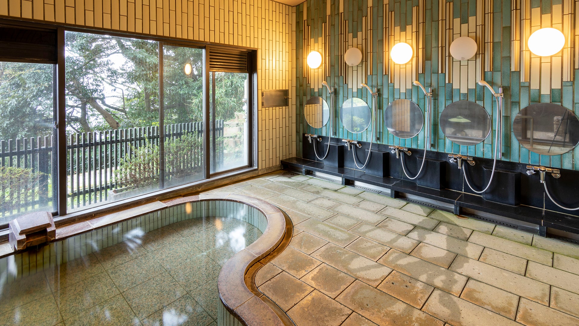 Large public bath/women's bath