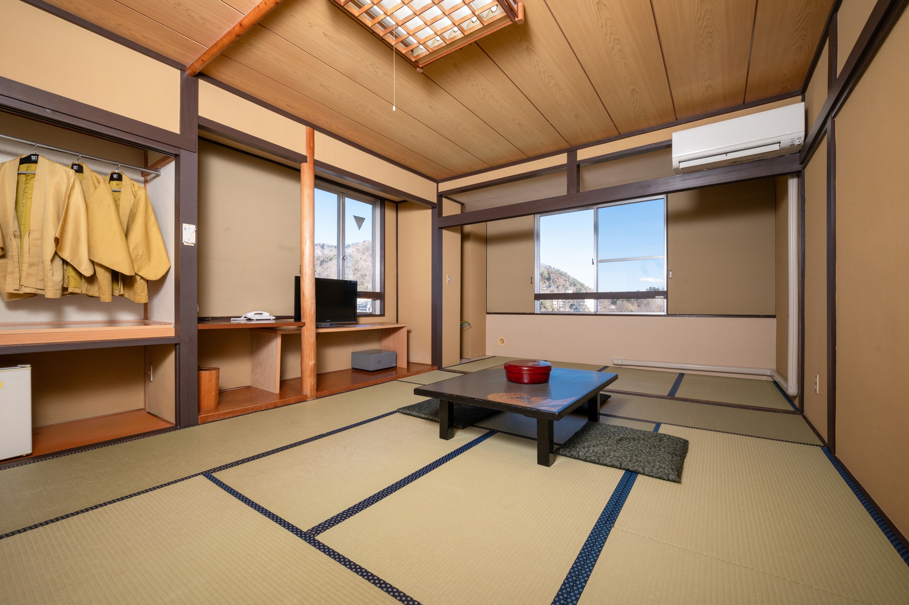 Japanese-style room (example)