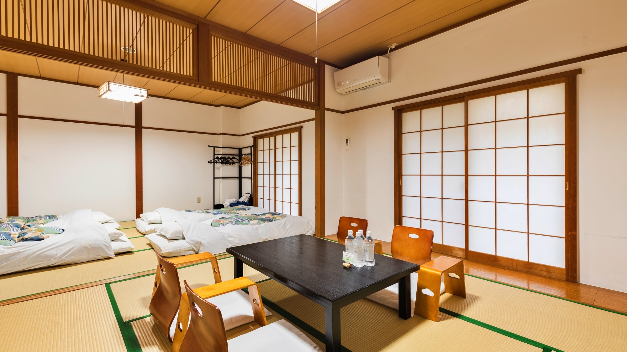 [Japanese-style room] A pure Japanese-style room with a feeling of openness. Please enjoy the calm "Japanese" space.