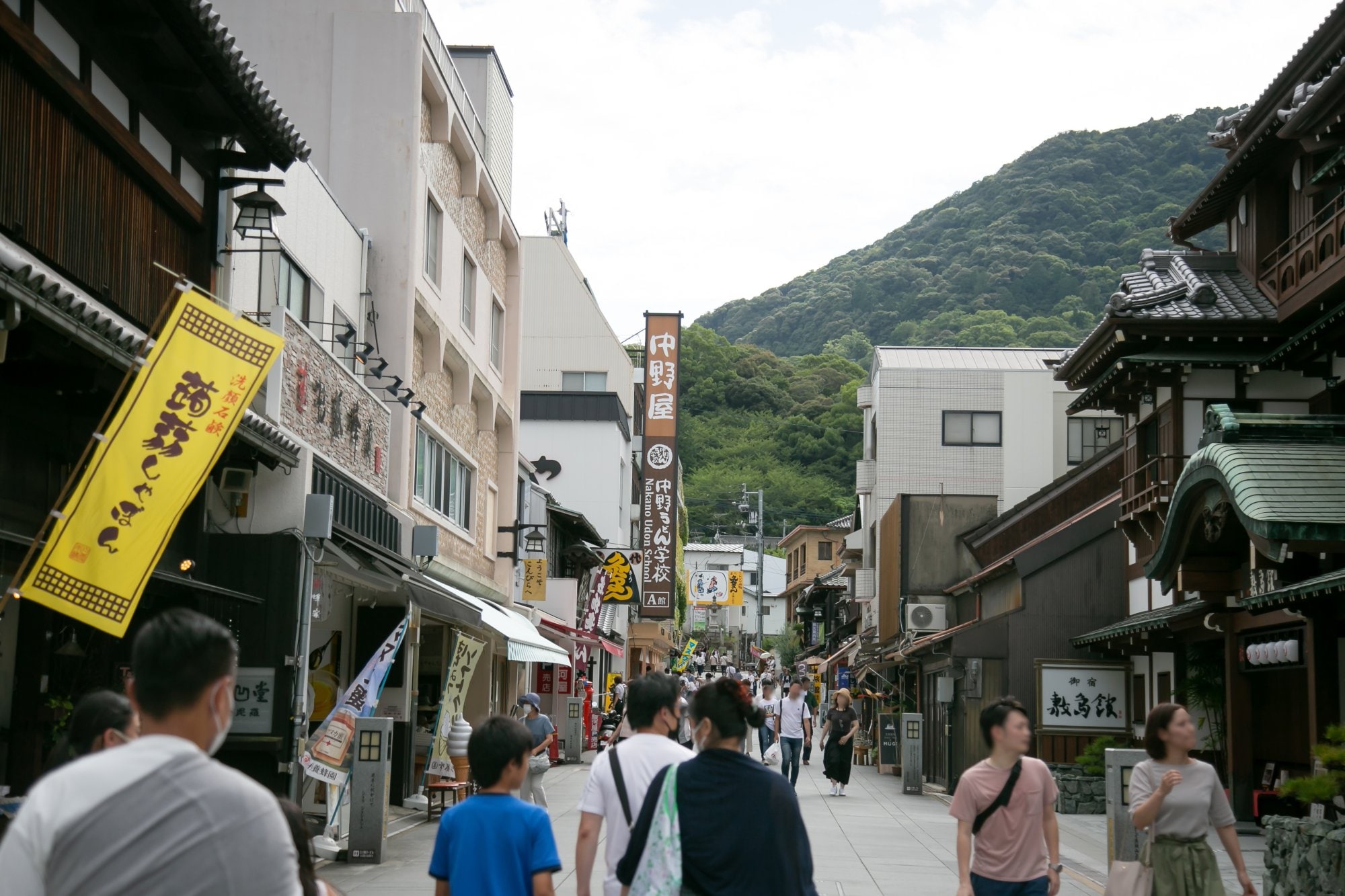 Approximately 40 minutes by car to Konpira Shrine