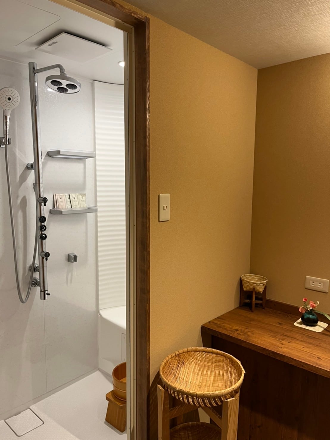 Bed with outdoor bath and shower
