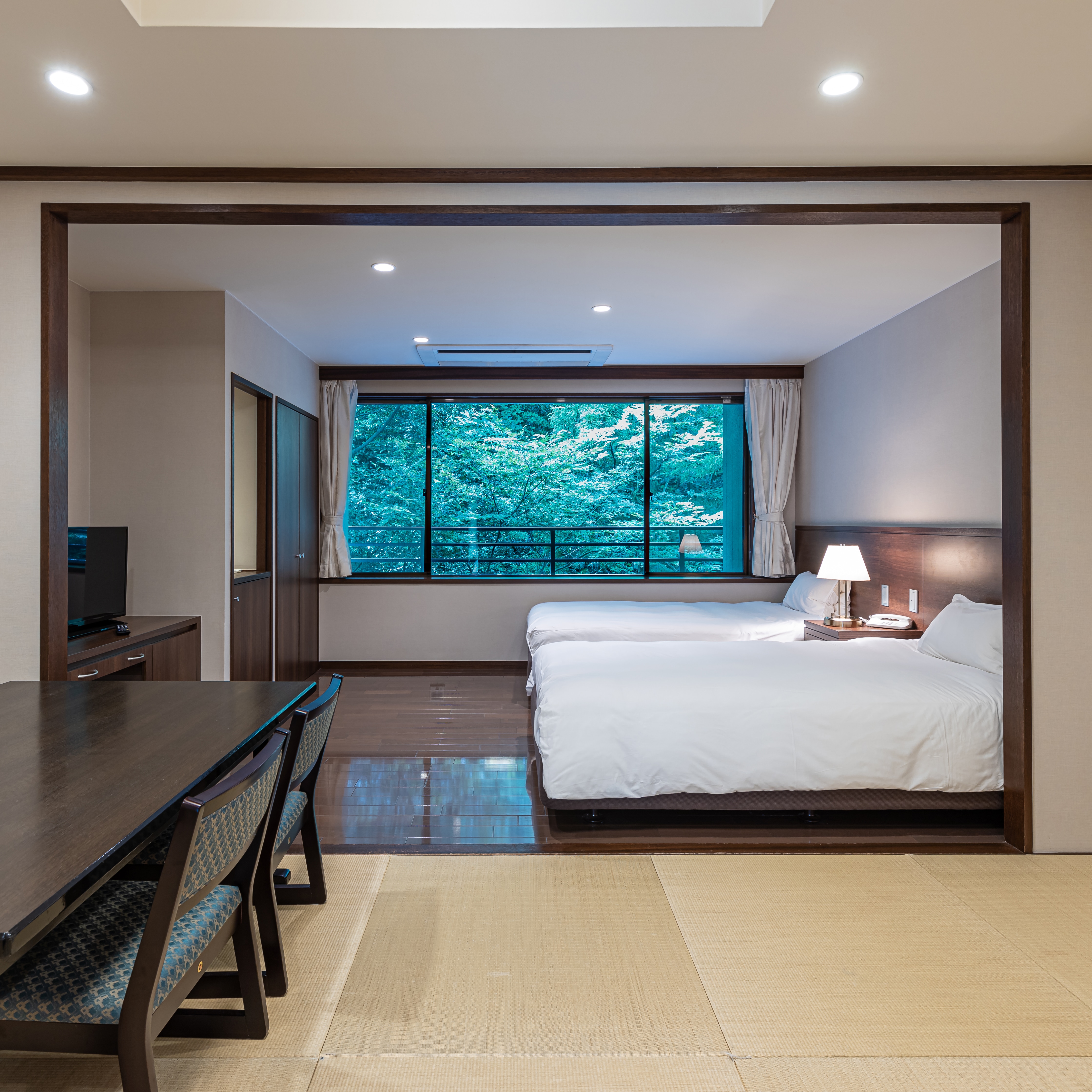 Kamar bergaya Jepang-Barat (lantai 3 hingga 4)