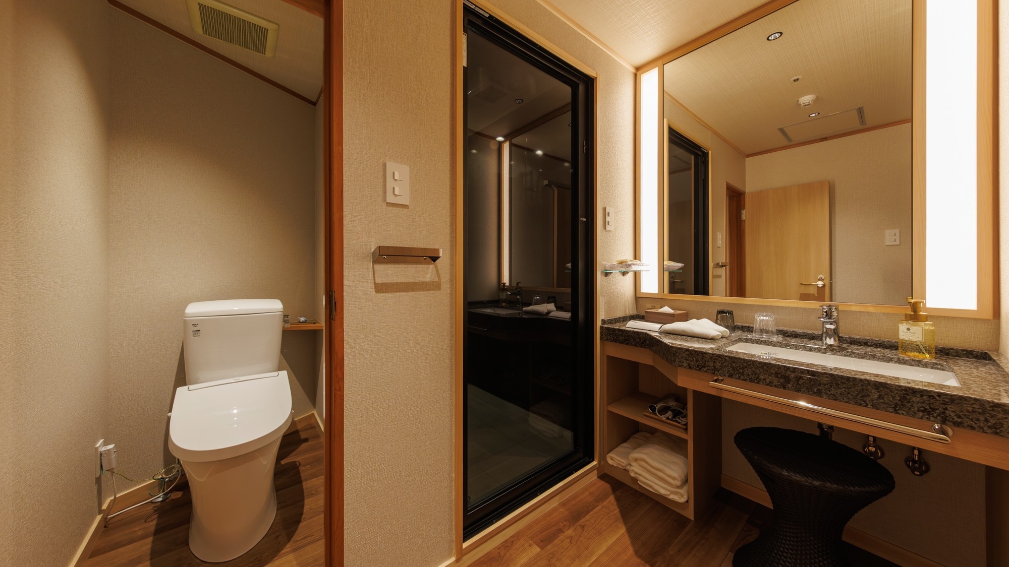 [Seiryu Floor | Hollywood Twin] Powder room