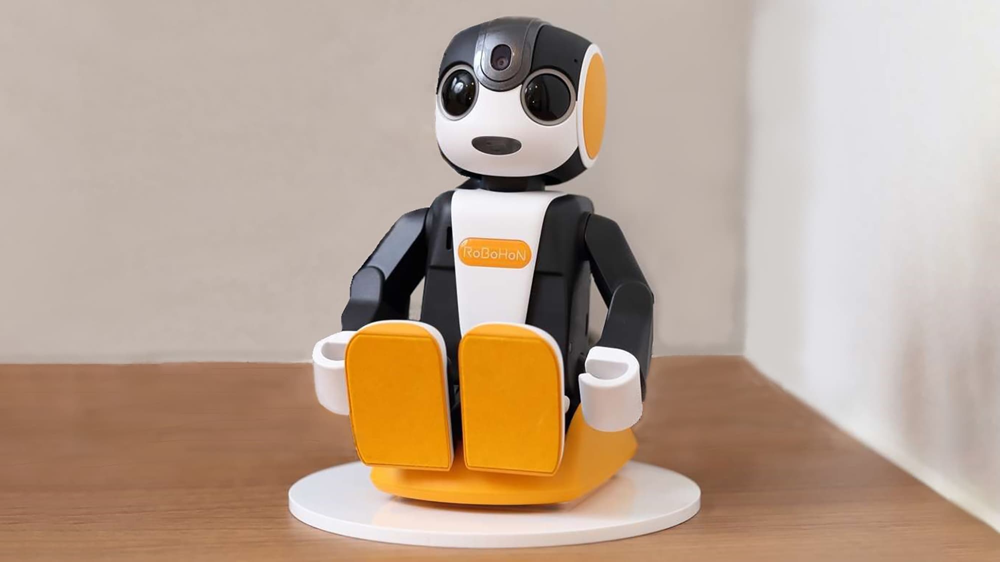 Bermain dengan Robohon di ruang Robohon!