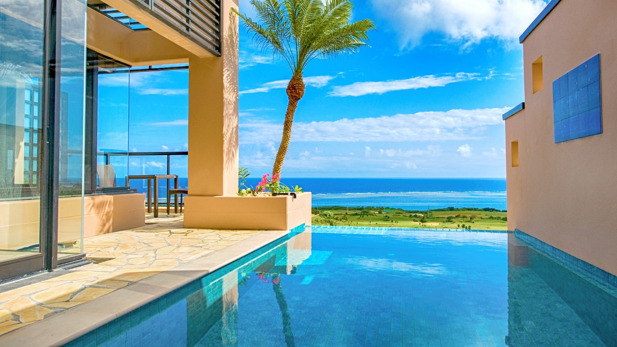 [Pool villa lagoon suite top floor, 4F designation] The view from the pool is the best!