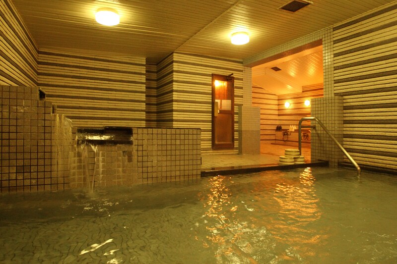 Large hot spring bath