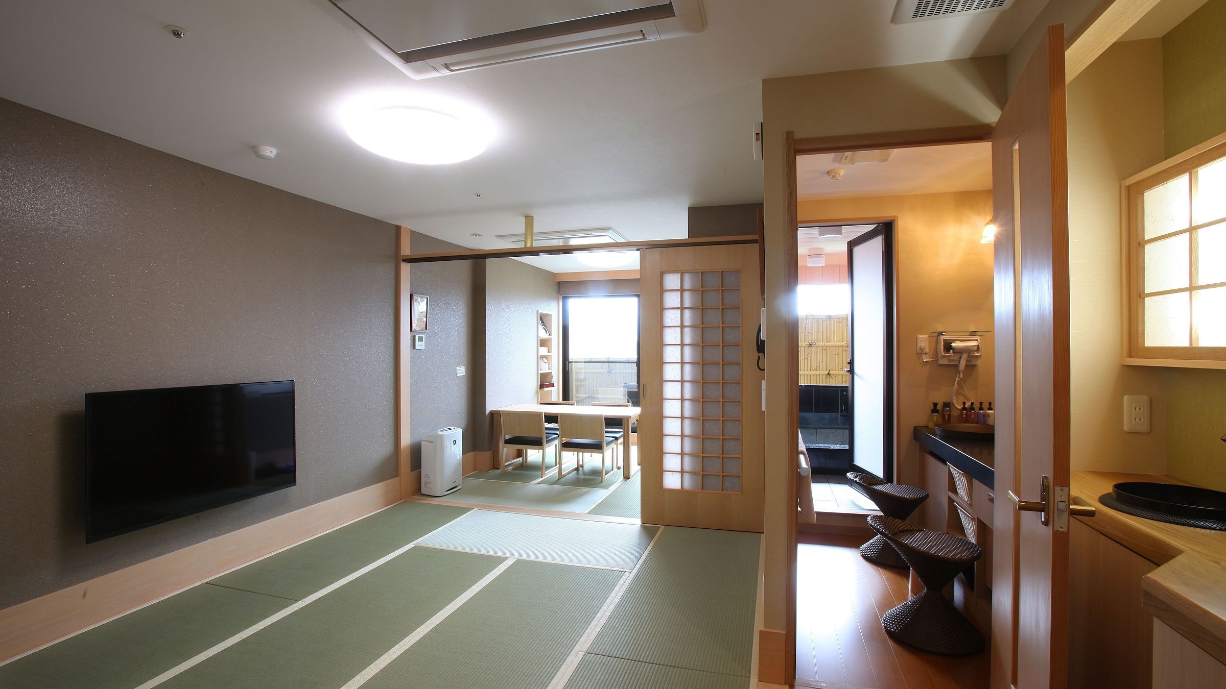 Guest room with open-air bath ≪Shogakuden≫ Japanese-style room (8 tatami mats + 6 tatami mats)