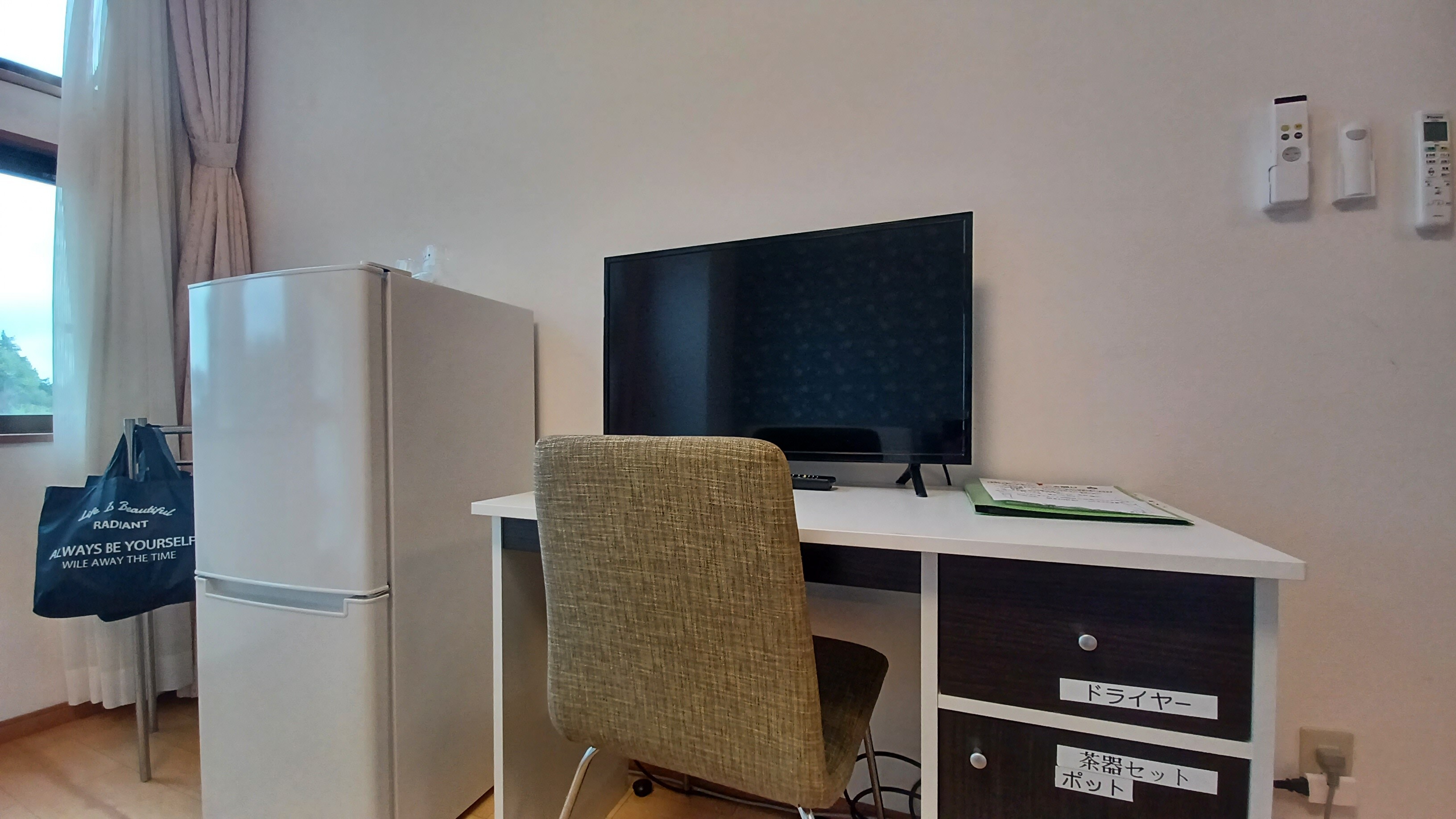 A-half Japanese-Western style room (A-1)