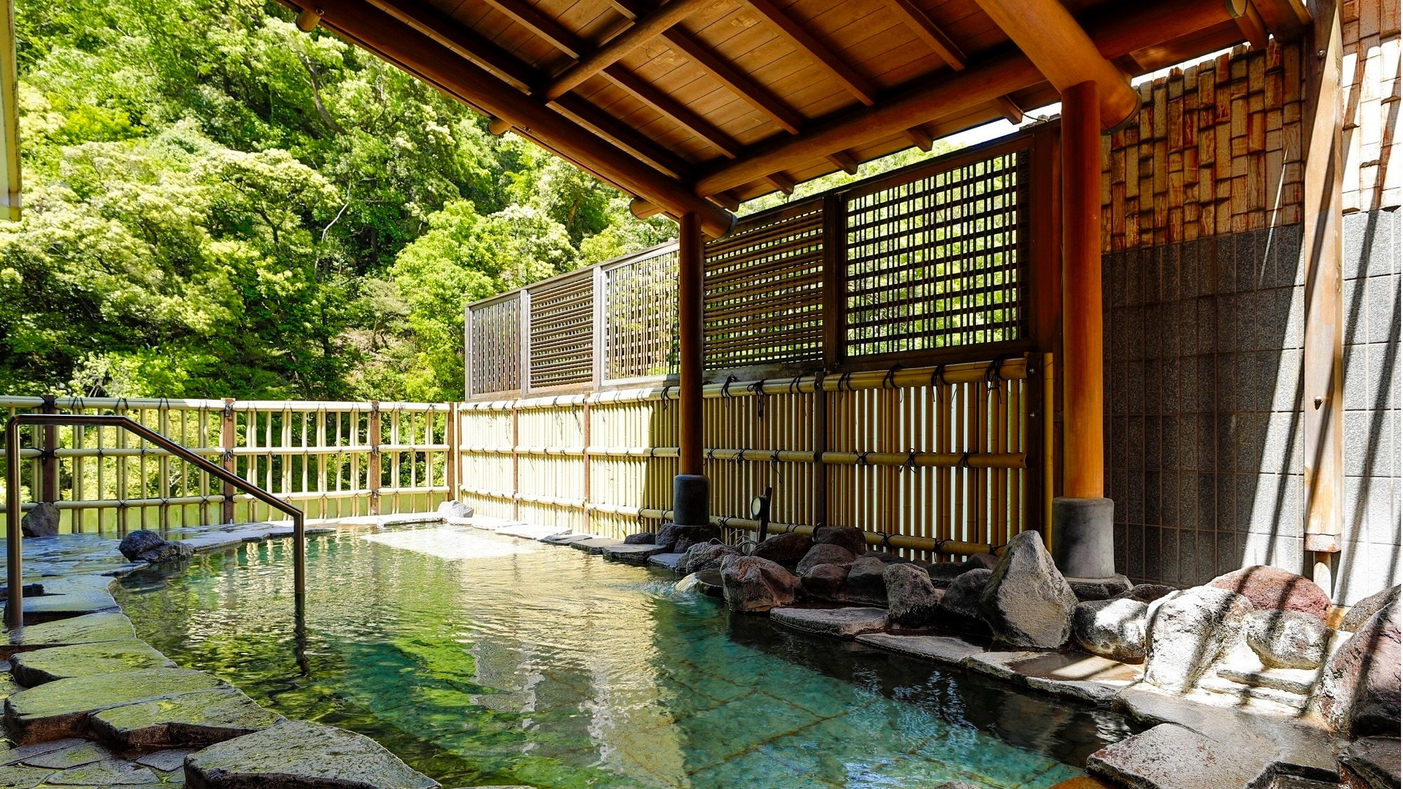 "Katsura-no-yu" open-air observation bath