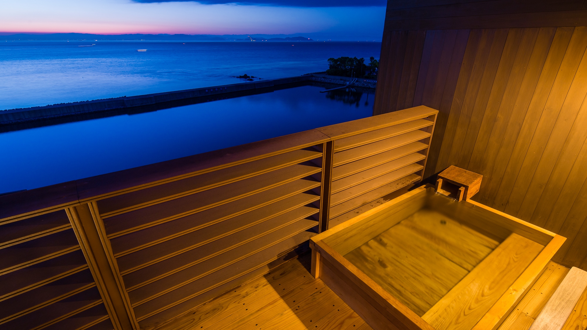 [Special floor "Riraku" Japanese-style room with open-air bath]