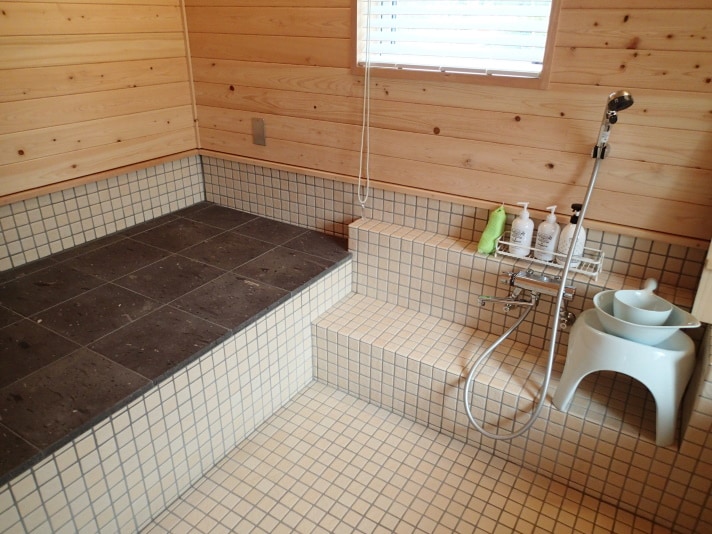 Bedrock bath (birch building)