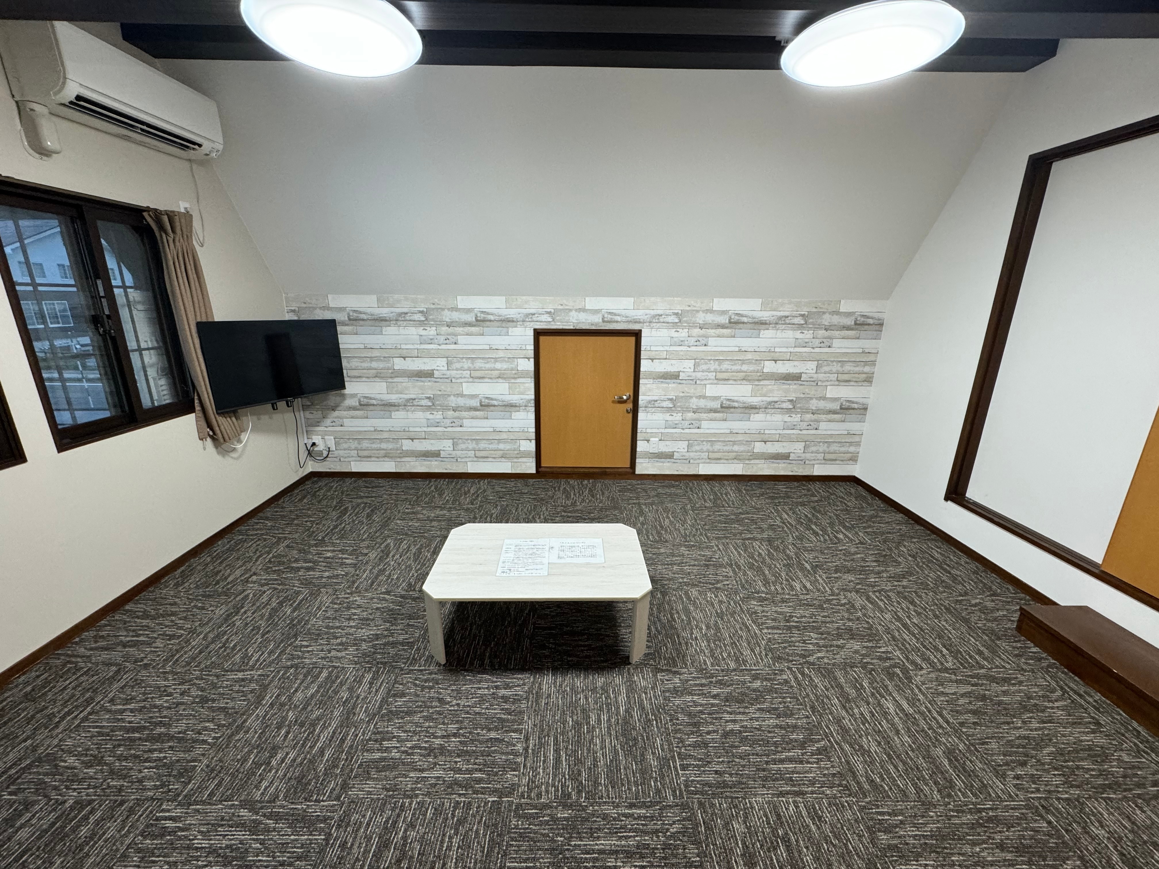 Western-style room (12 tatami mats)