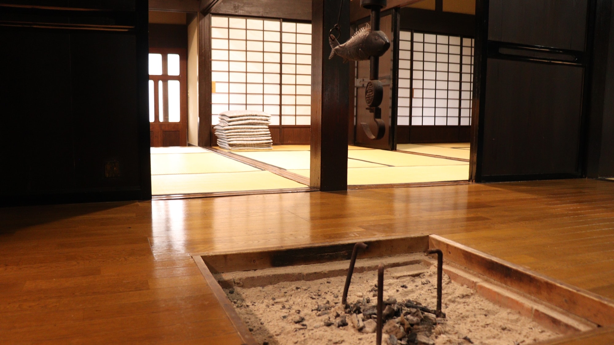 * [Left Taifu room (hearth)] Why don't you chat around the hearth?