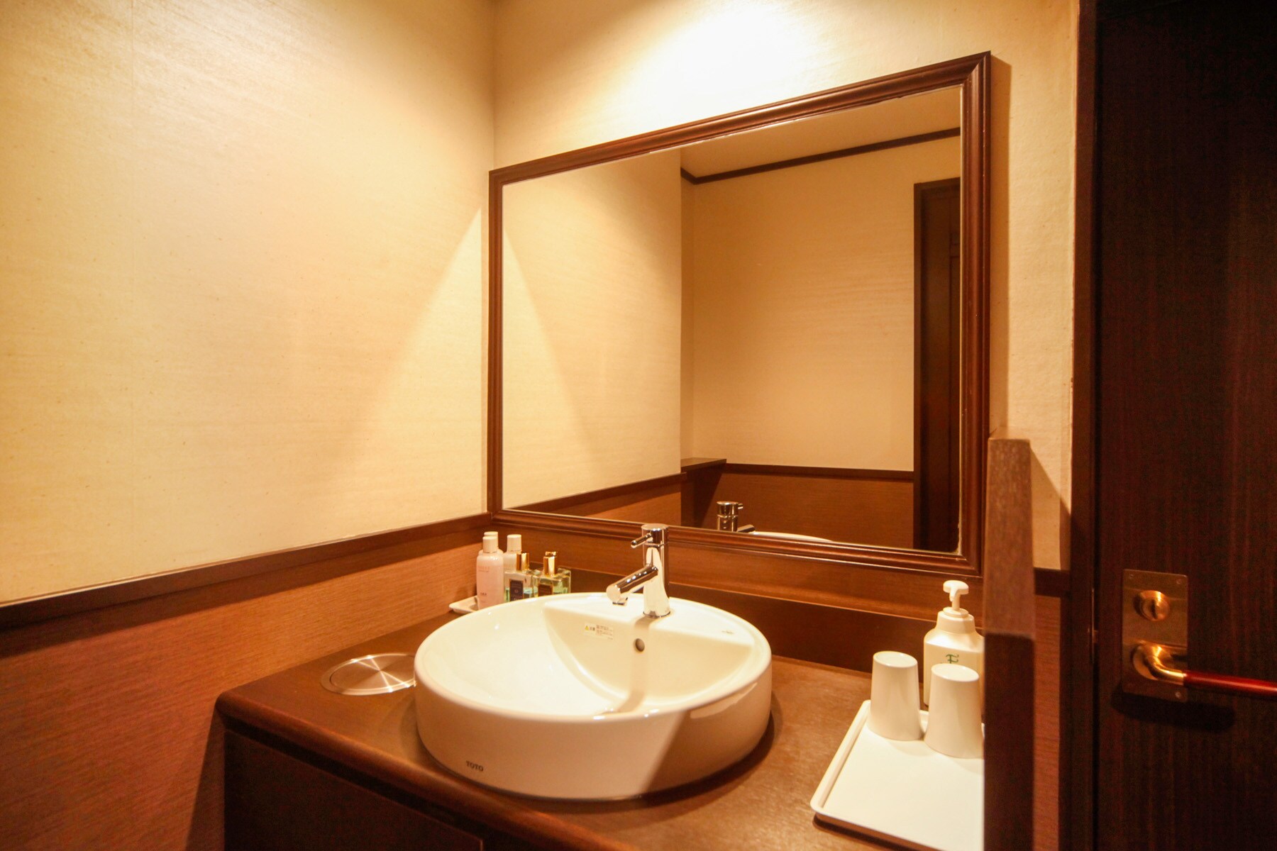 An example of a modern Japanese guest room Washbasin - 128