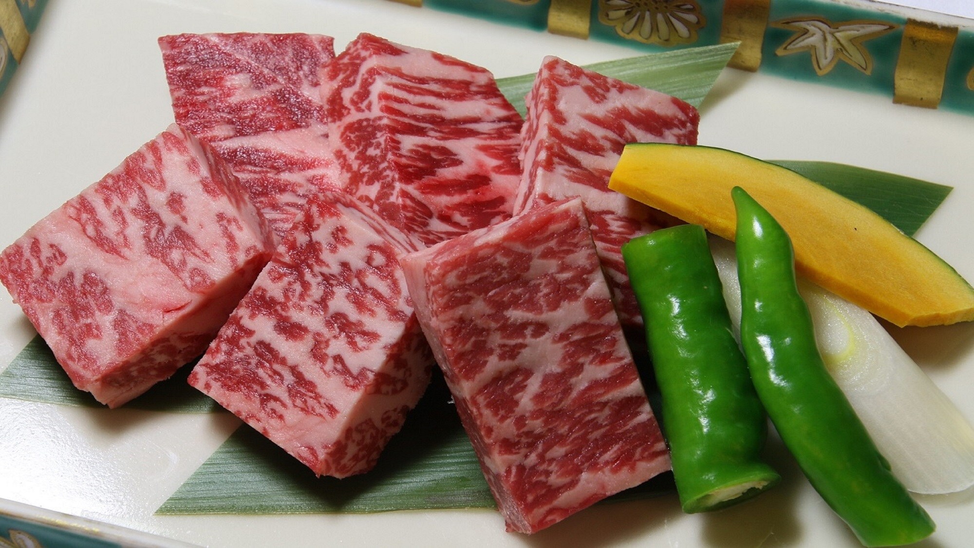 Món ăn kèm: Thịt bò Wagyu đen teppanyaki 4.400 yên (đã bao gồm thuế)