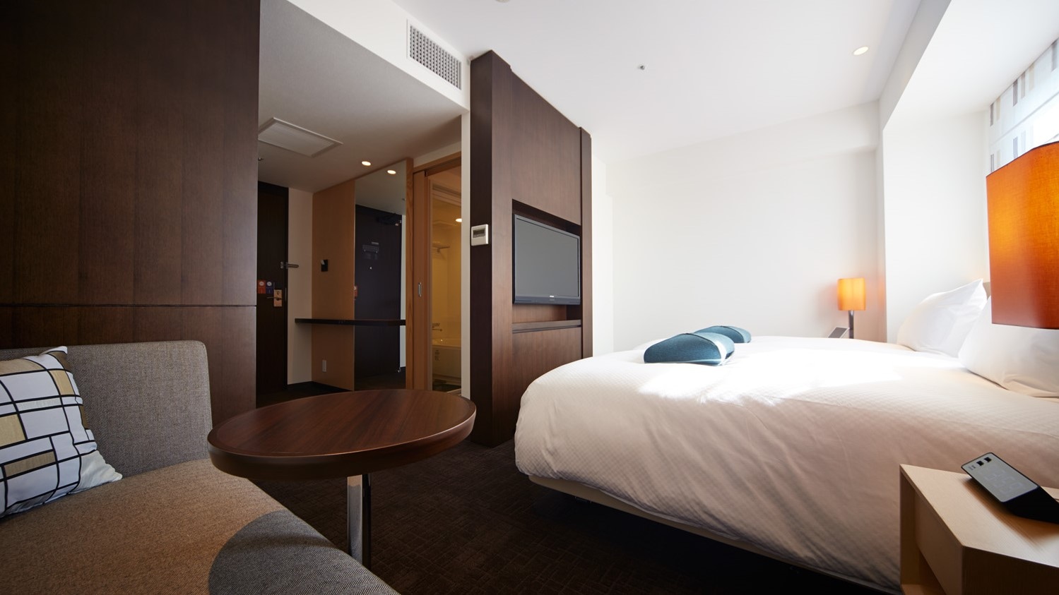 Refresh Twin / Hollywood type beds are also recommended for families and groups traveling