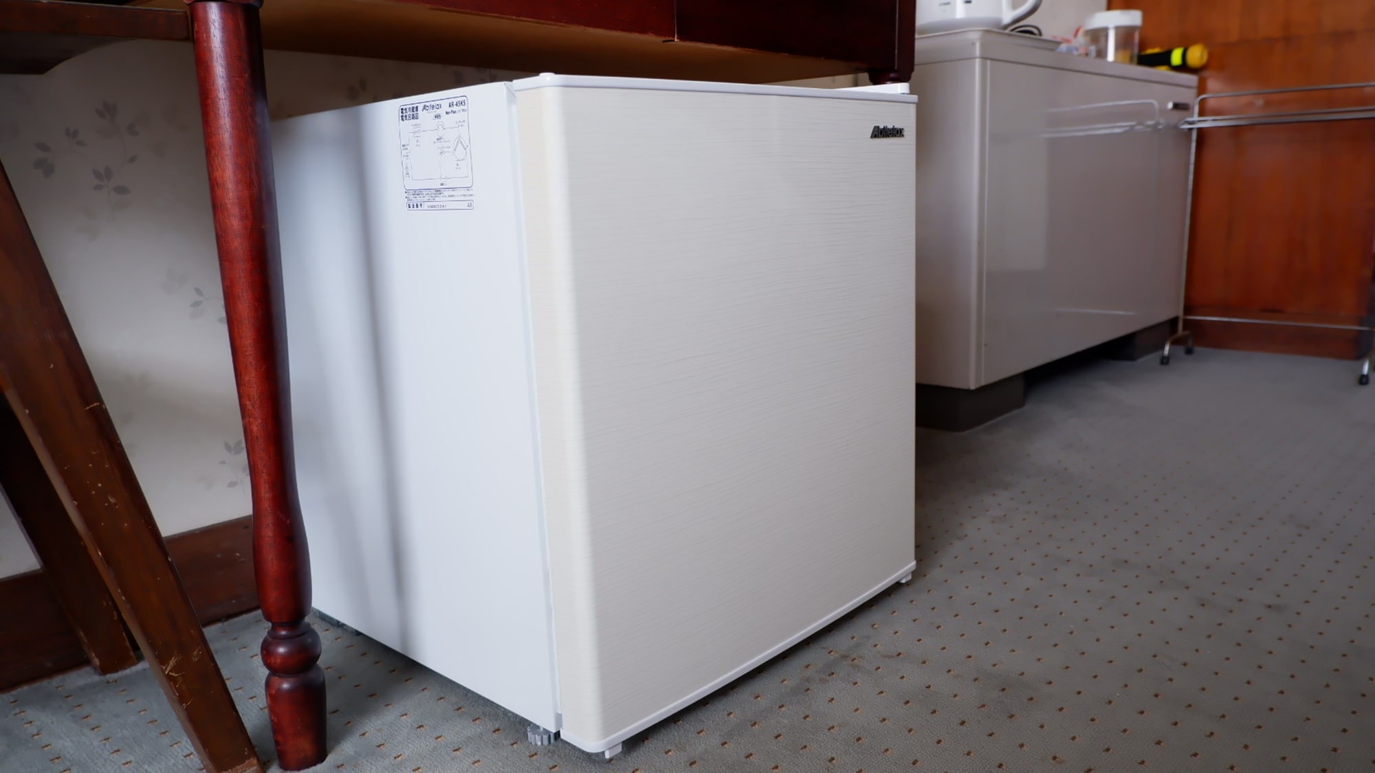 *Please feel free to use the refrigerator in your room.