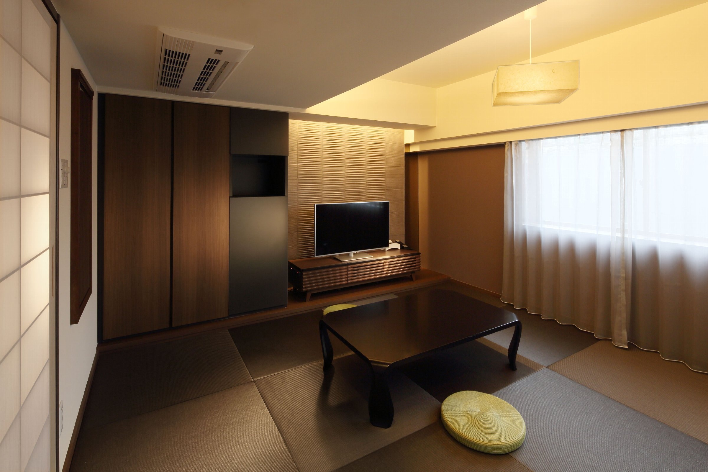 Japanese-style room 8 tatami mats (Ryukyu tatami mats)
