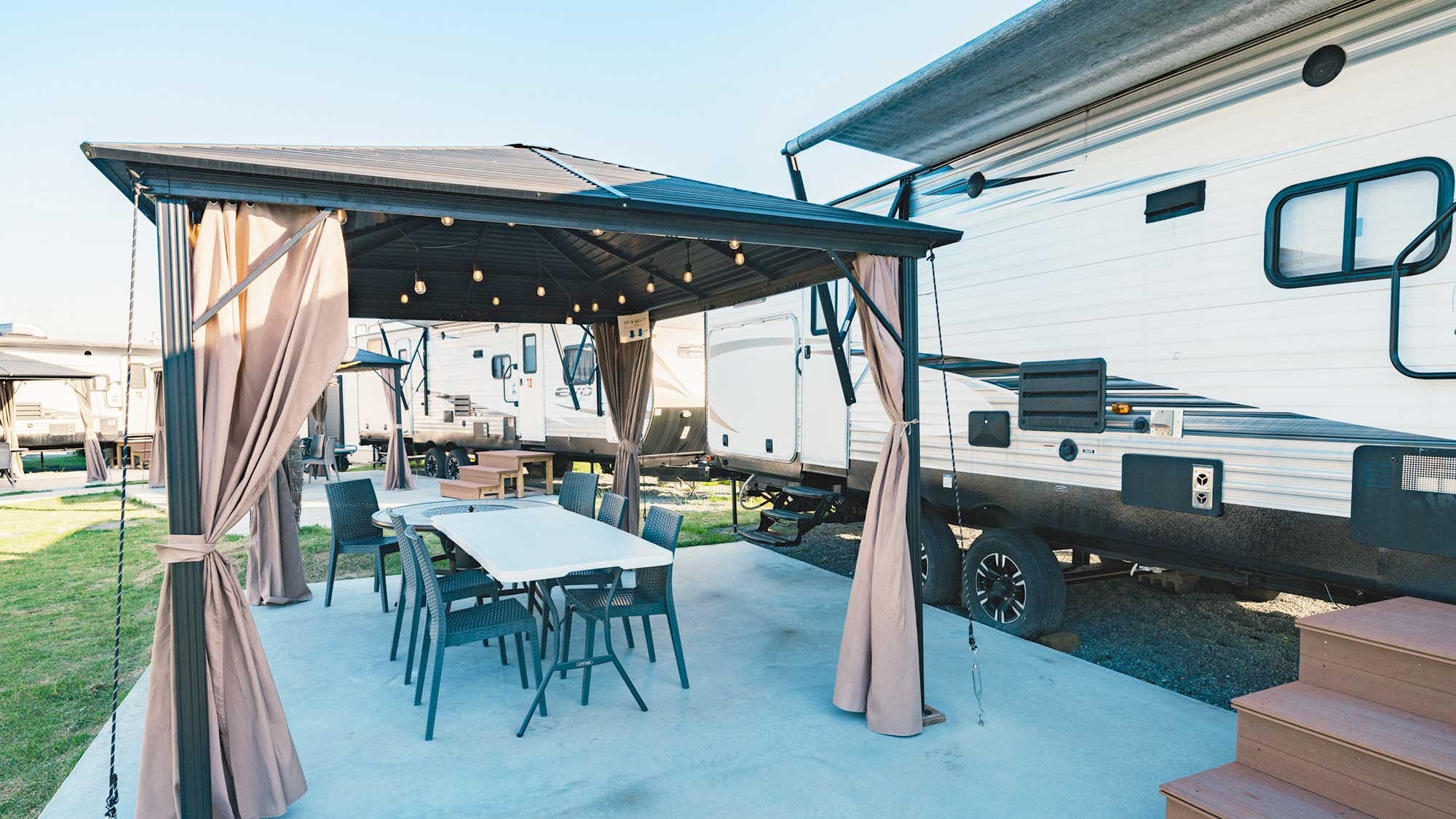 [Trailer House] We also have a plan where you can enjoy a freshly caught seafood BBQ, a dish unique to Amakusa.