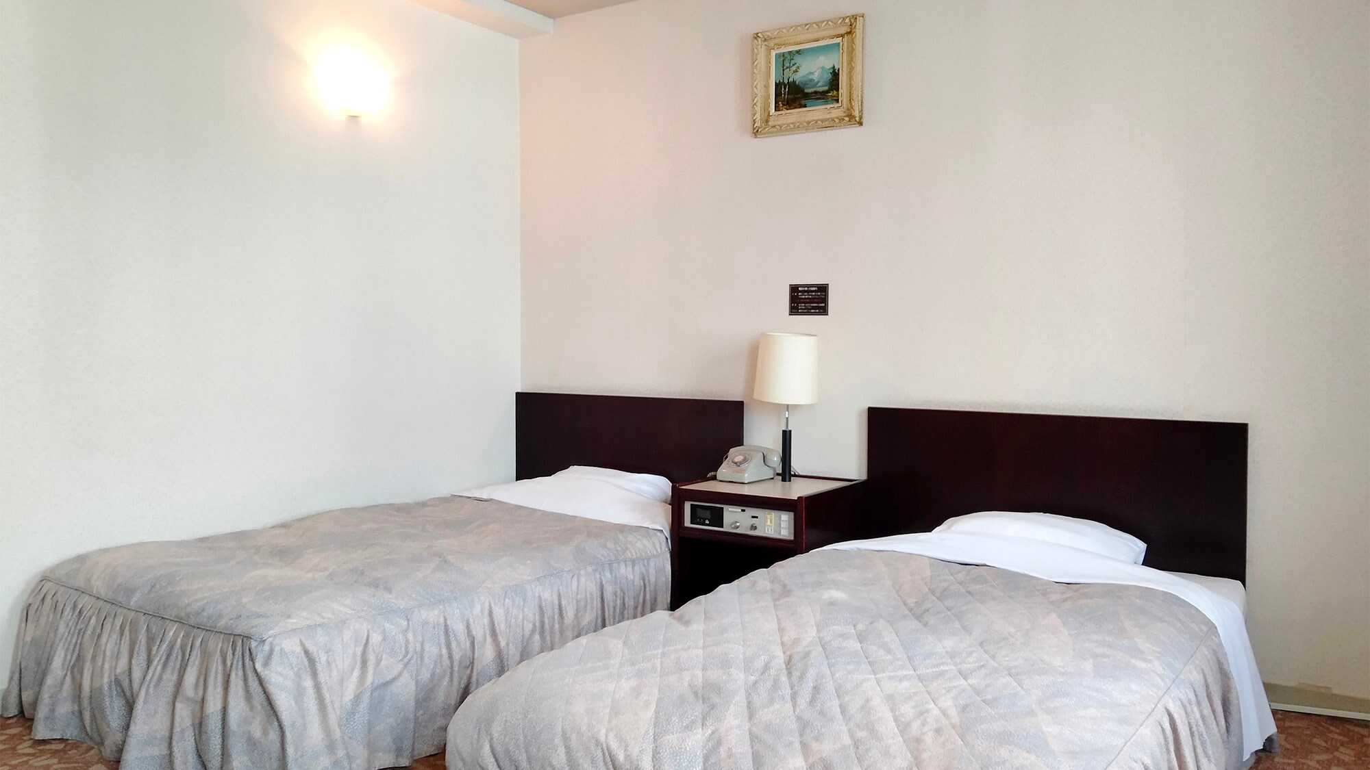 ・ Twin room beds are all semi-double size