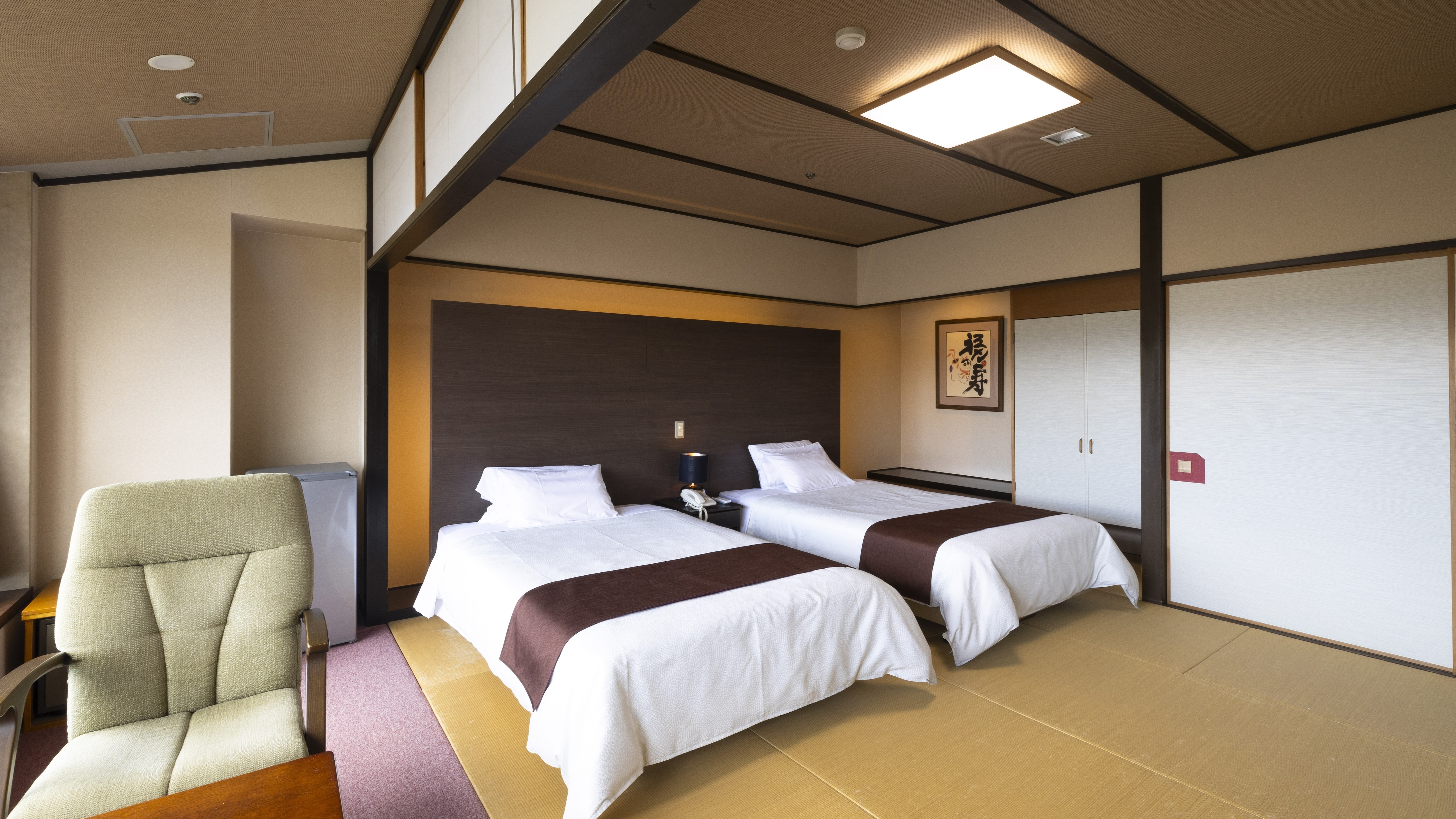 [Japanese-style Twin Room] A Japanese-style room with 10 tatami mats and two semi-double beds.