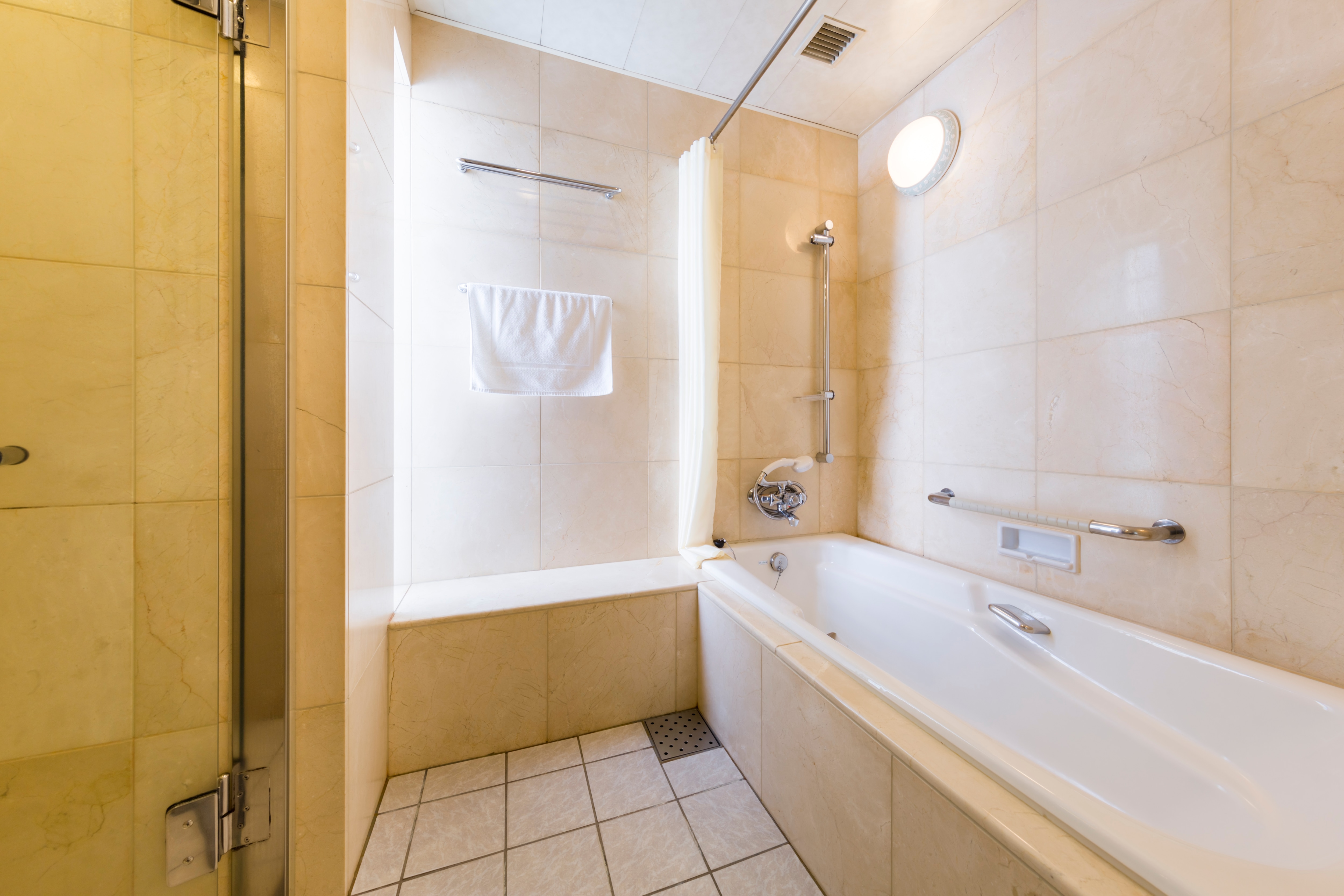 Executive room bathroom