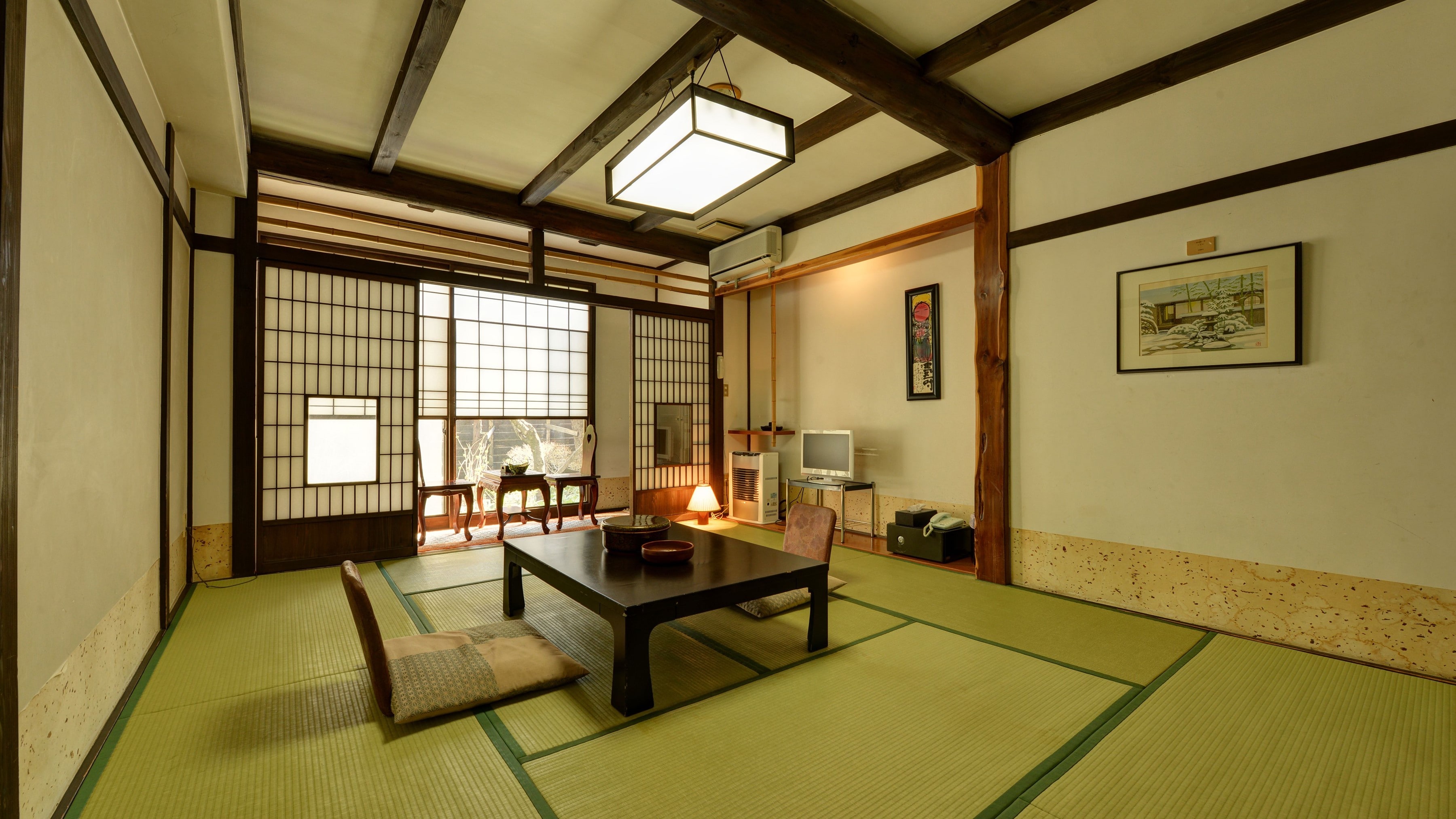 *Mingei Harmony Room/Our standard guest room. Relax in a room filled with folk art furnishings (example)