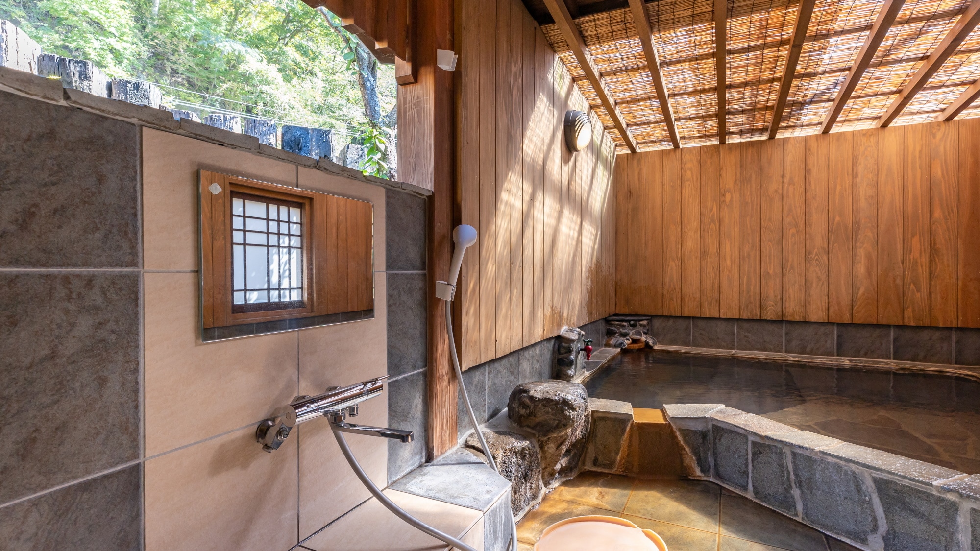 [Tatami Hatcho Guest Room] Higotai / Kamar Mandi Tamu