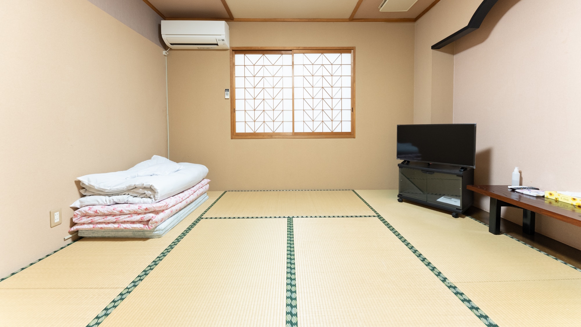 [Non-smoking] Japanese-style room for 1-3 people (shared bathroom and toilet)