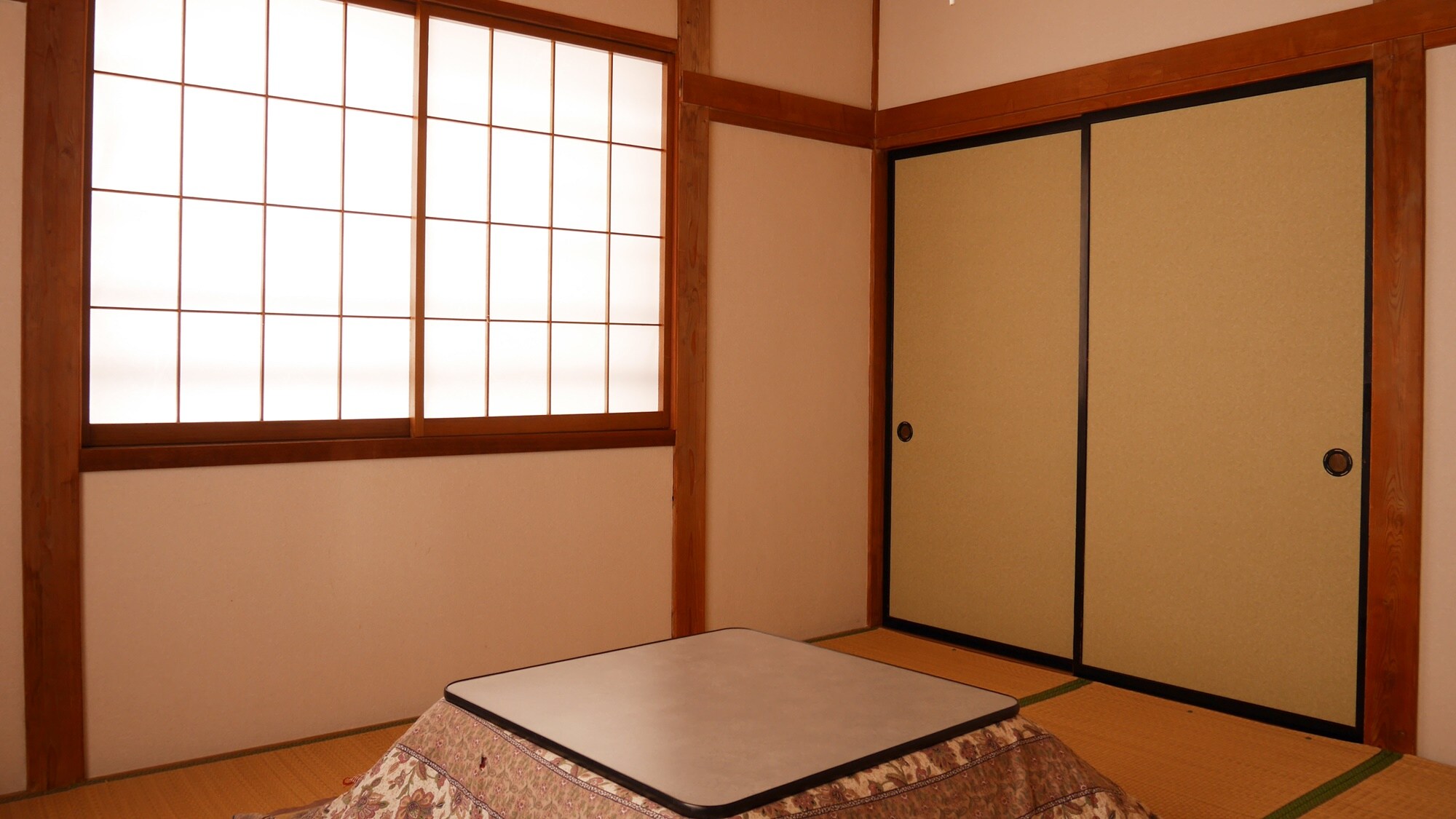 *Example of an 8 tatami Japanese-style room / Rooms of 6 to 10 tatami mats are available depending on the number of people.