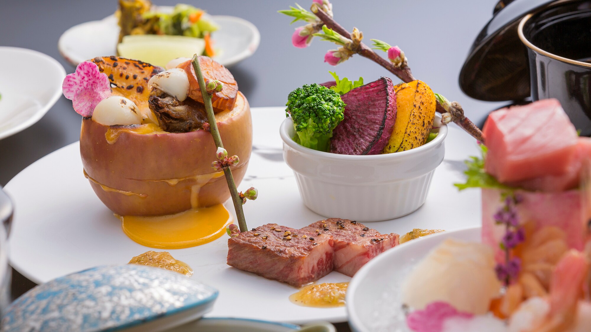 The aim is to provide food that is "healthy, not too much, and just the right amount." (Example of a dish)