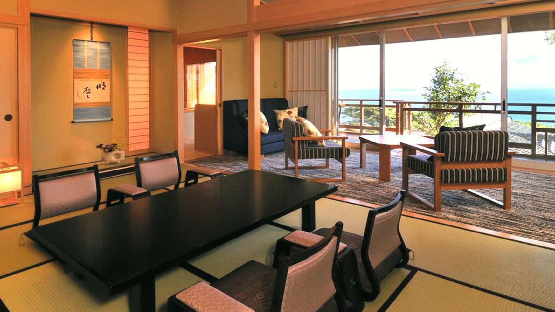 [ตัวอย่างห้อง DX Japanese and Western] เป็นห้องที่มีบรรยากาศเงียบสงบพร้อมวิวที่สวยงาม