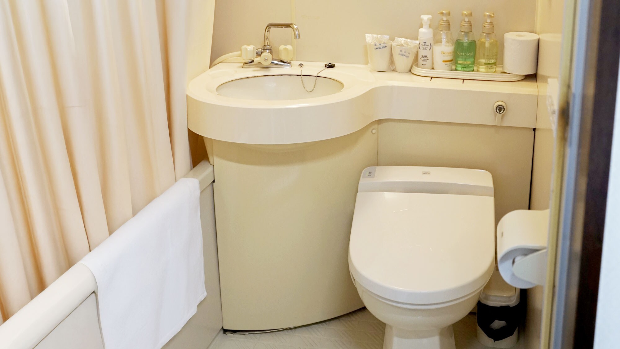 Pacific Hawaii (Toilet and bath available)