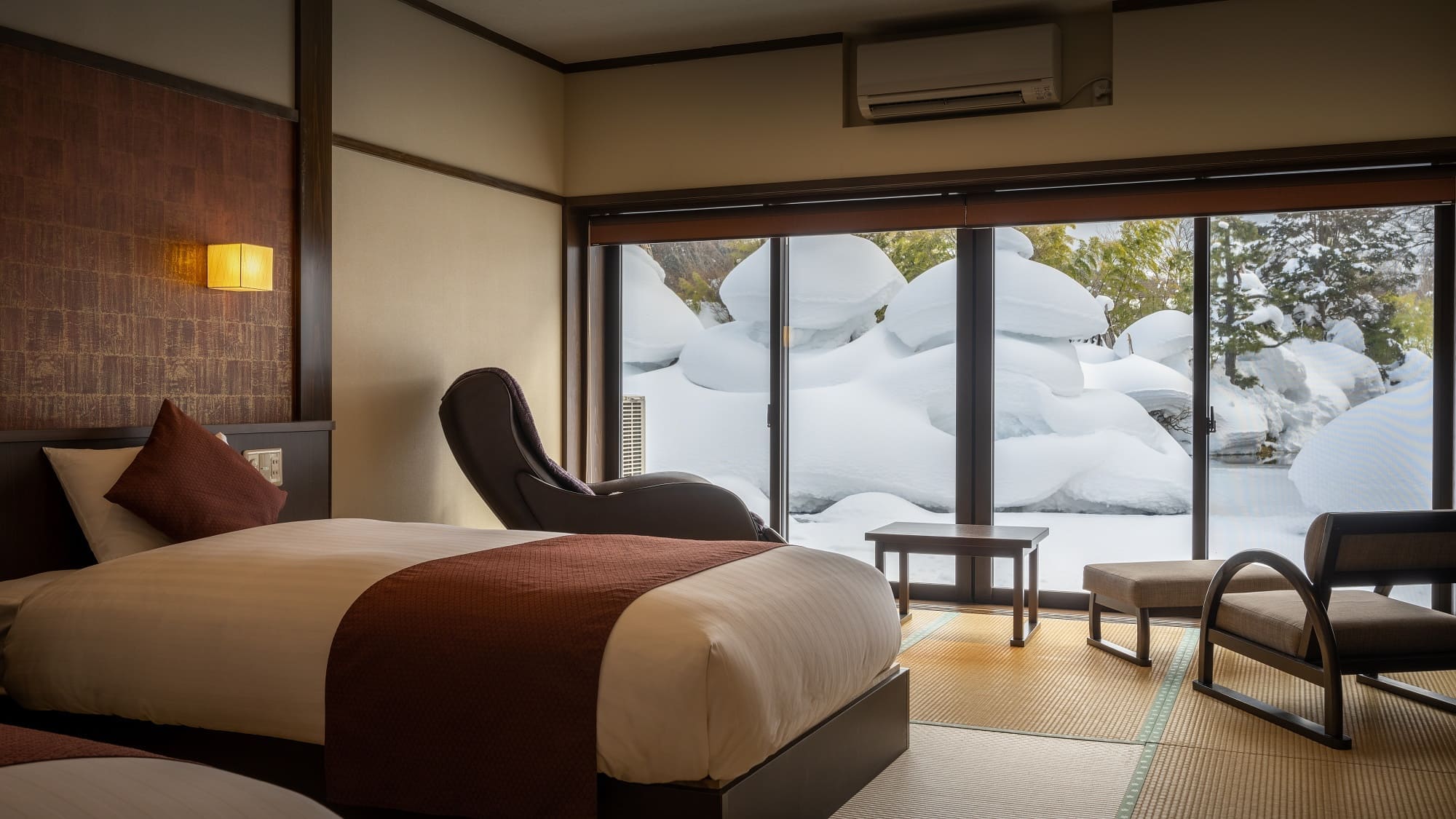 [Superior] Japanese modern twin room with the latest massage chair